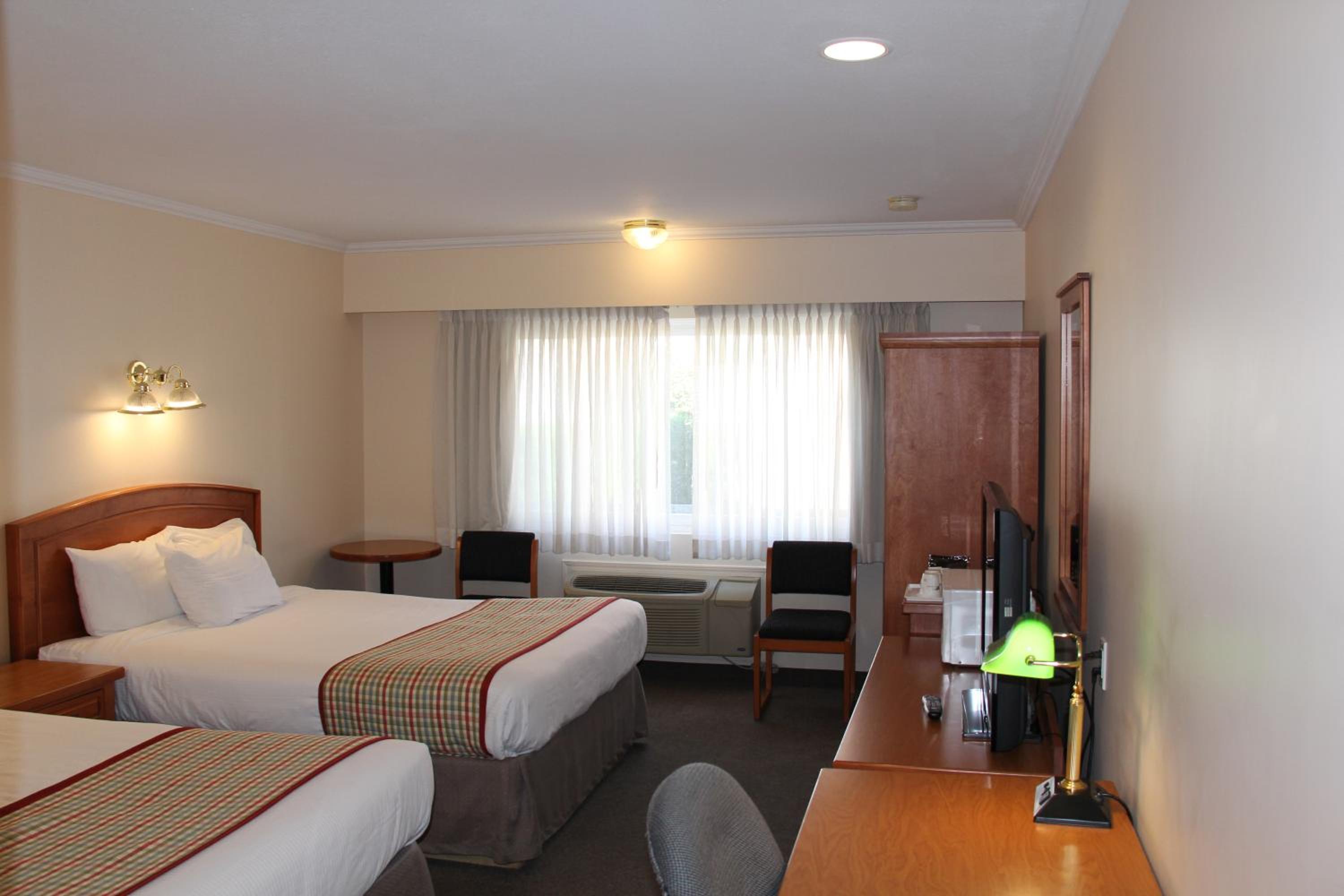 Queen Room with Two Queen Beds - Disability Access/Non-Smoking photo 2