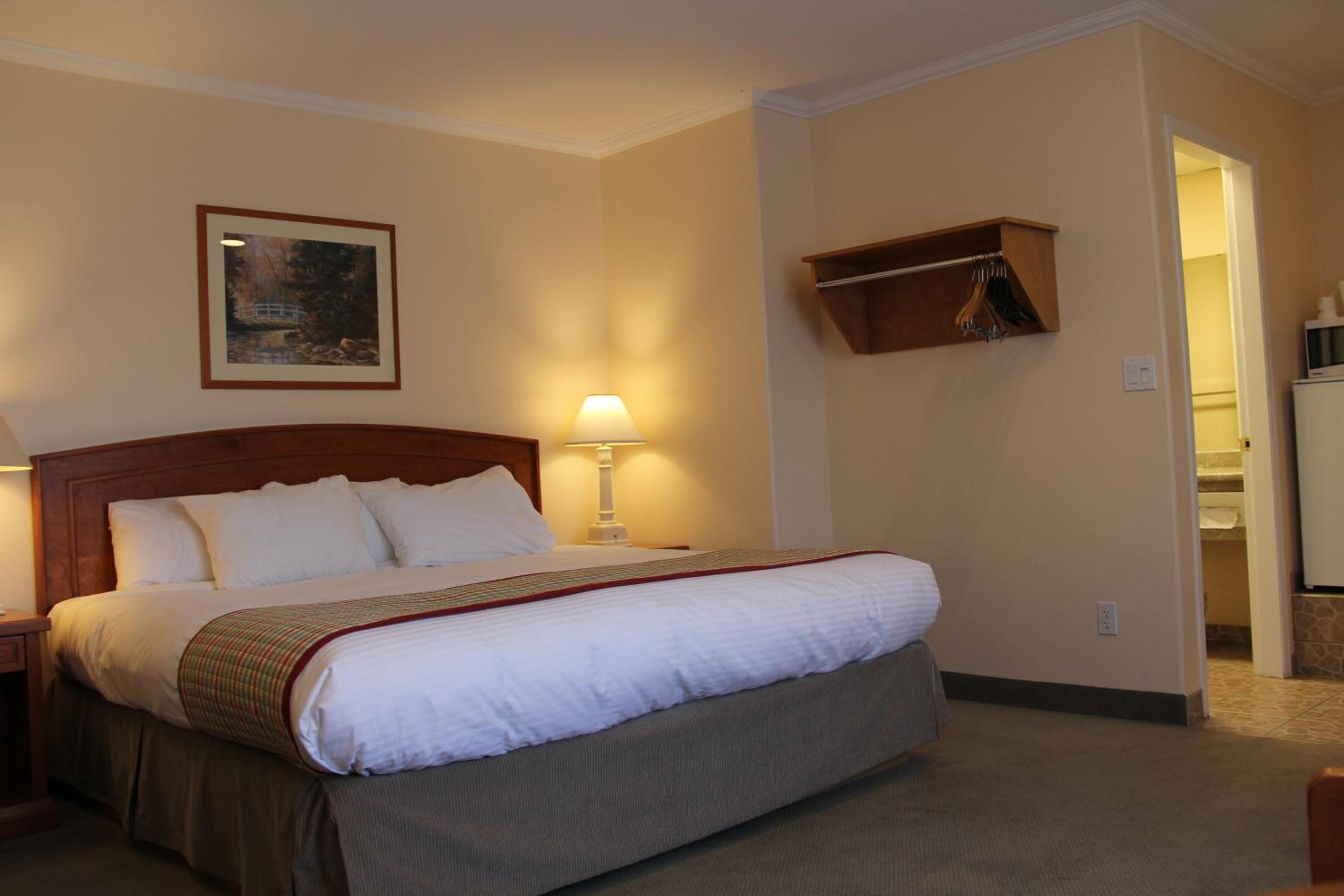 King Room - Non-Smoking photo 2