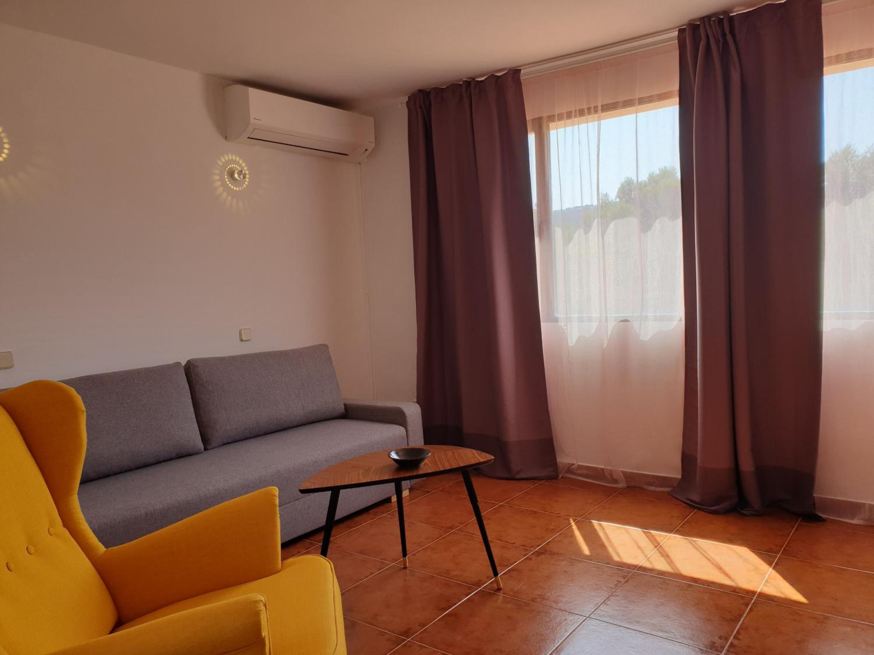 Studio with Sofa Bed - Photo 2