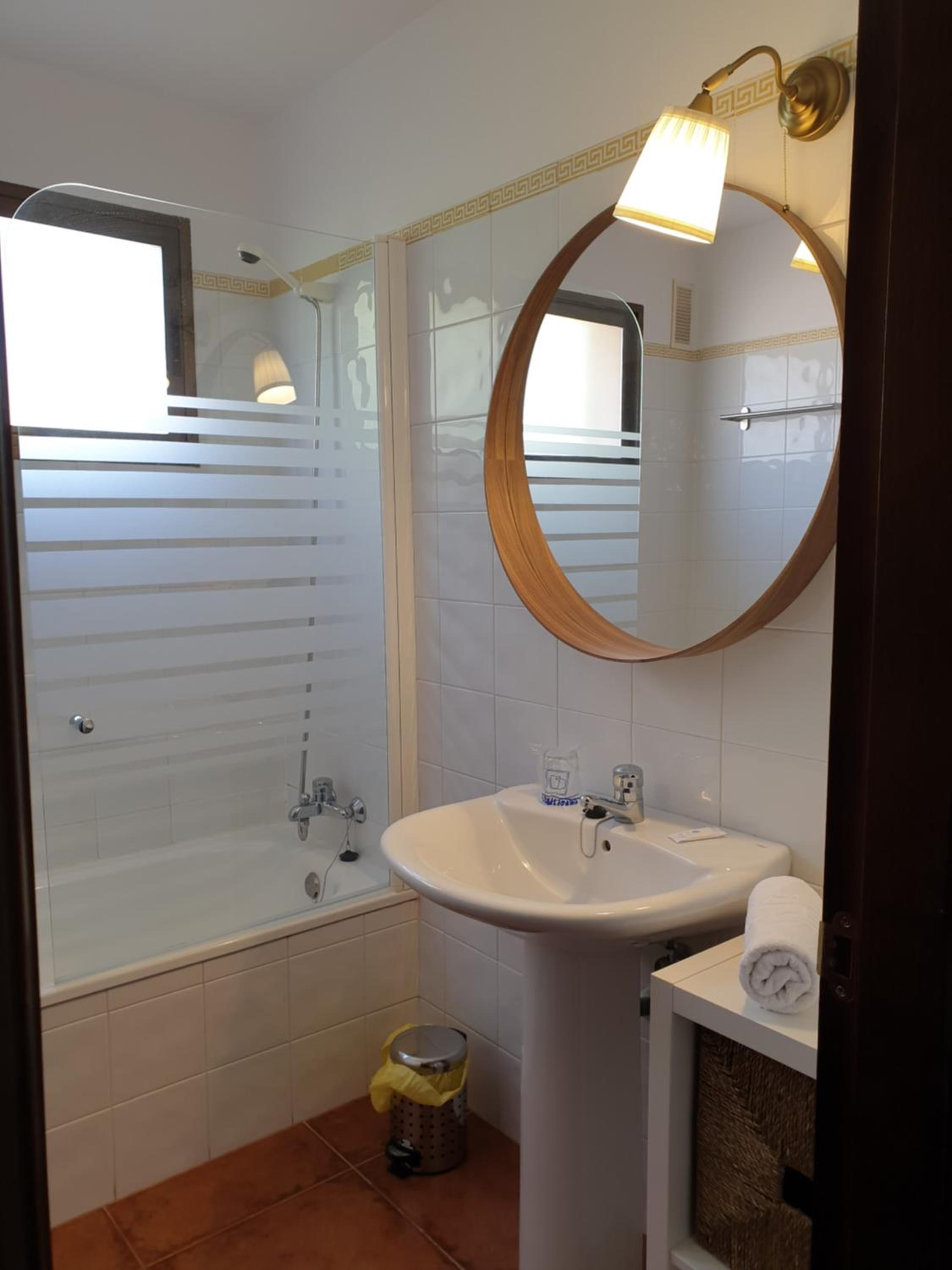 Double Room - Photo 12