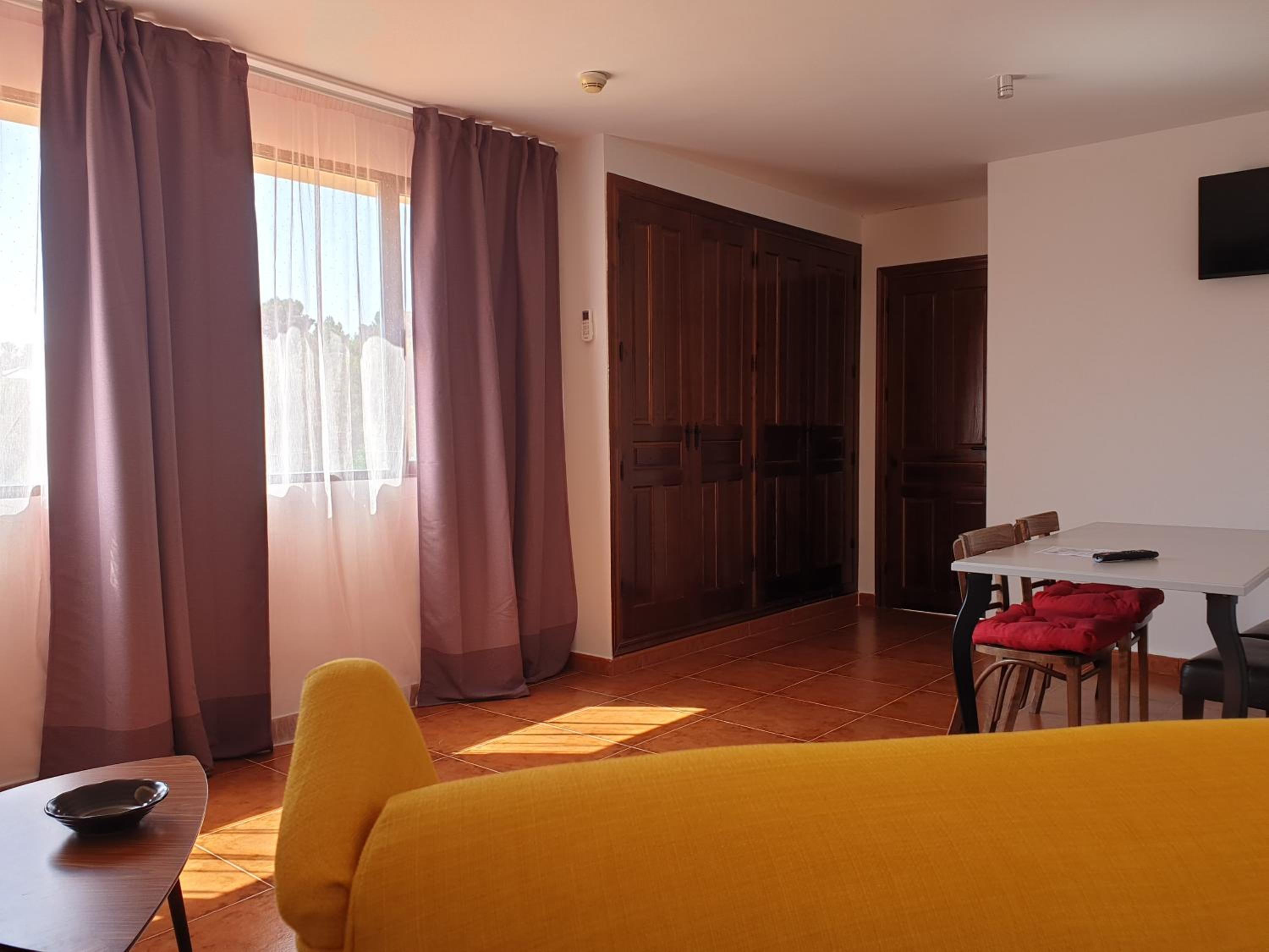 Studio with Sofa Bed - Photo 6