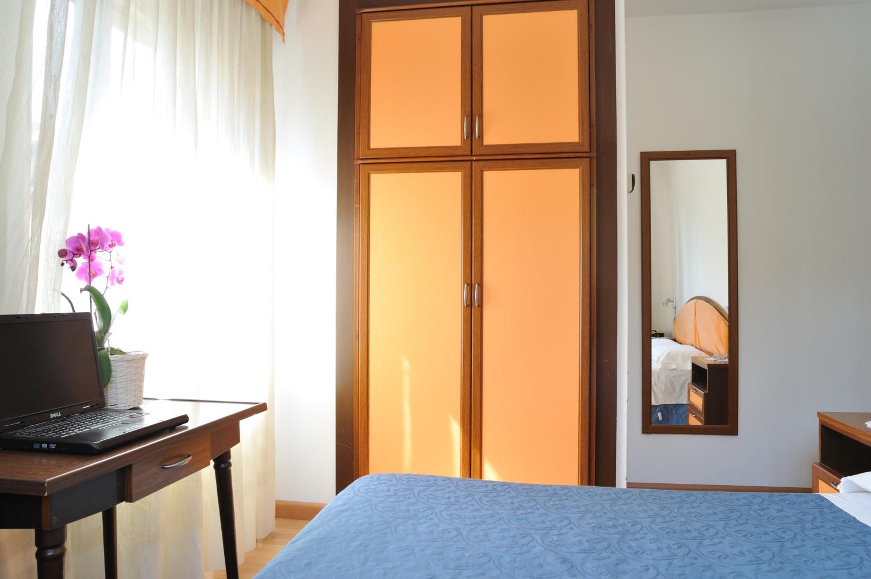 Classic Double or Twin Room - Photo 5
