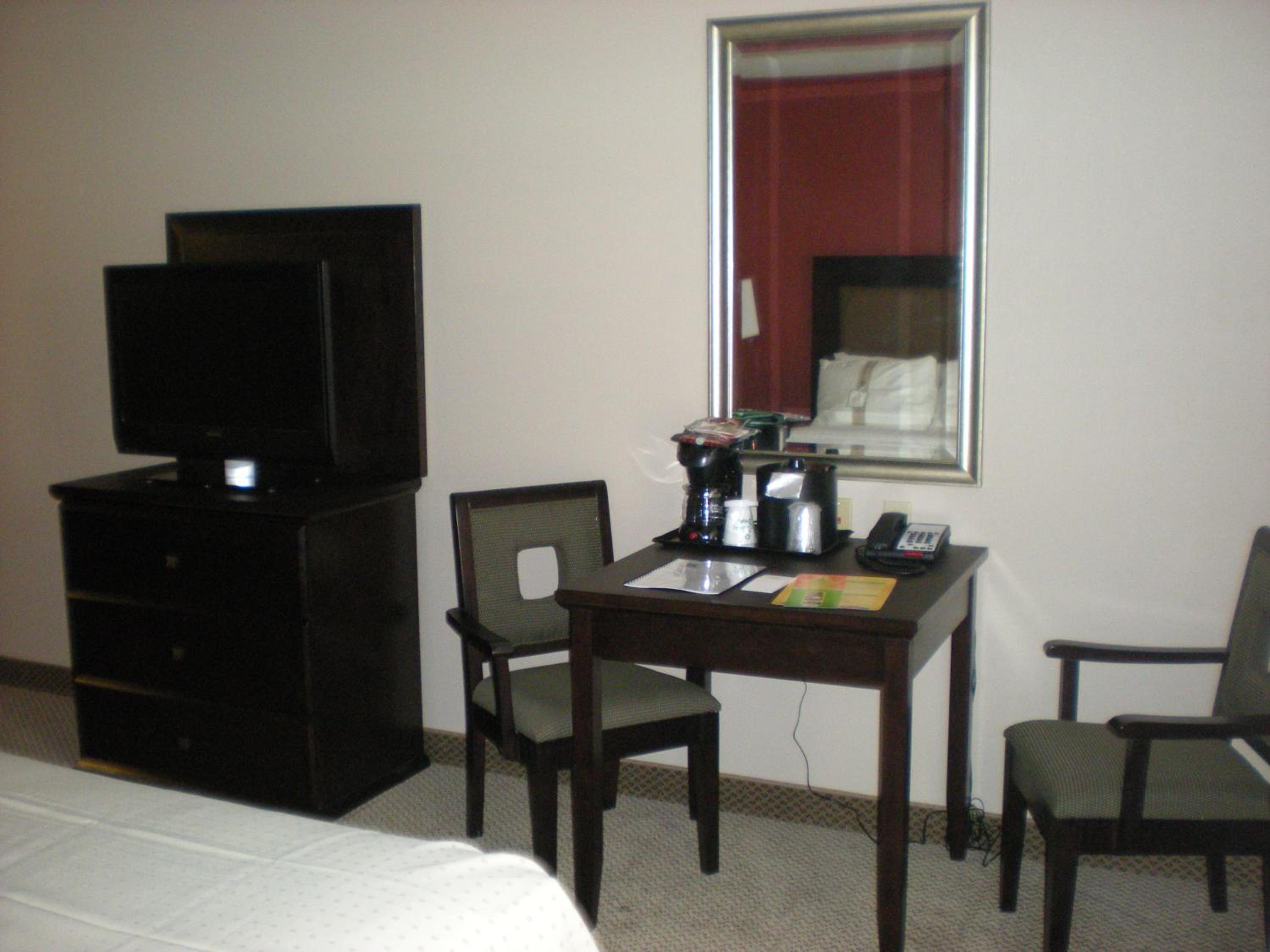 Executive King Suite - Photo 2