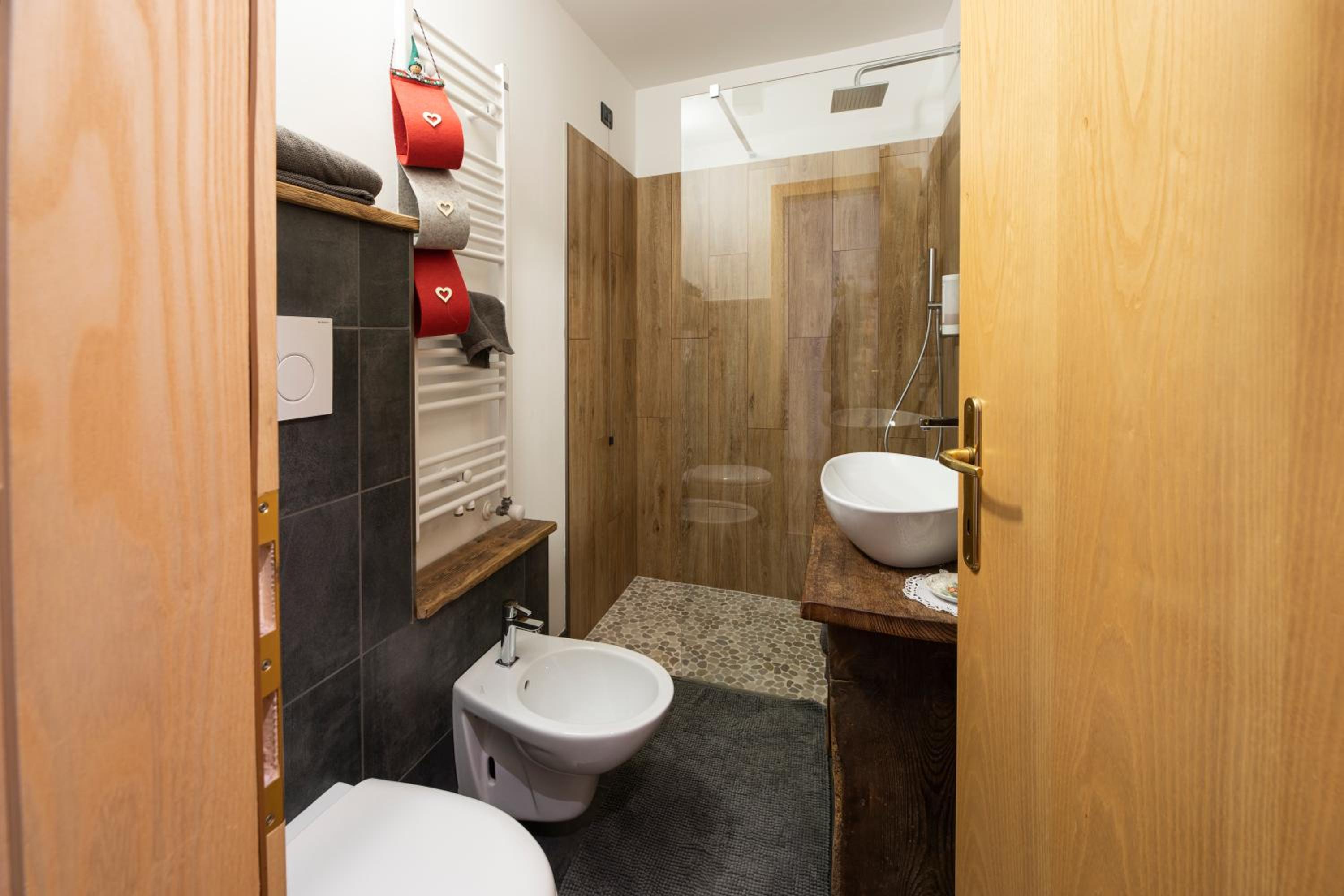 Superior Double Room with Balcony - Photo 4