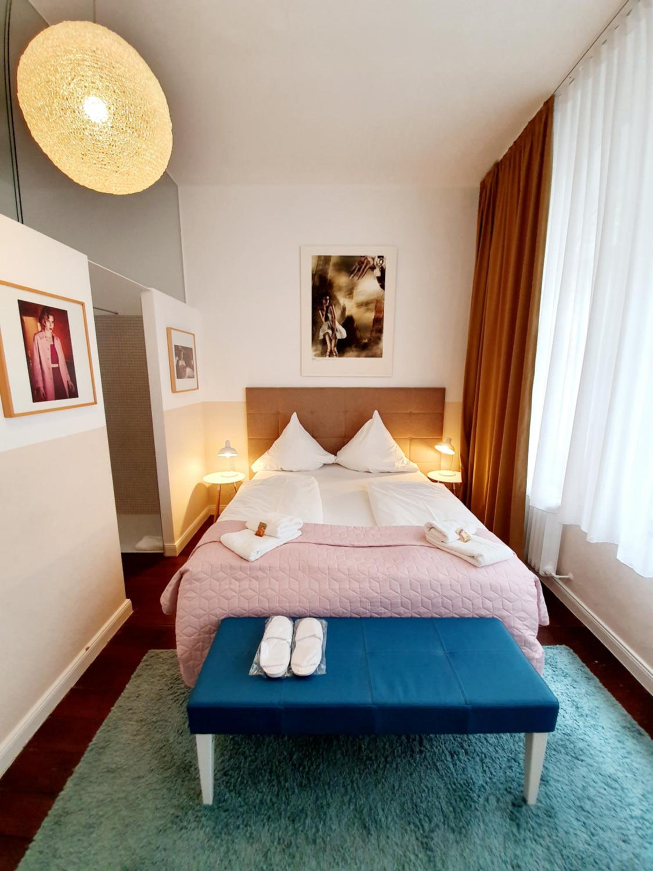 Deluxe Double Room - Photo 12