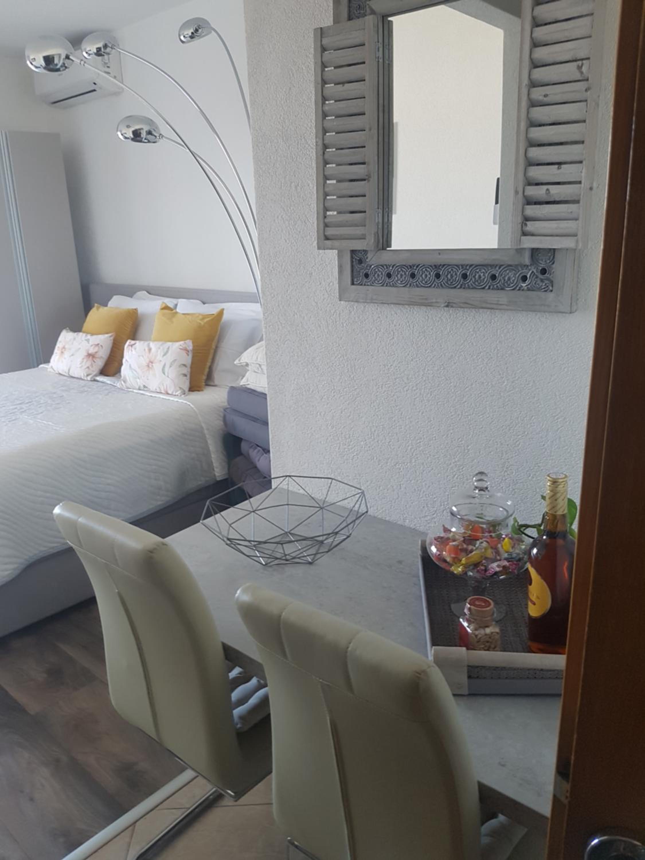 Apartment with Sea View - Photo 14