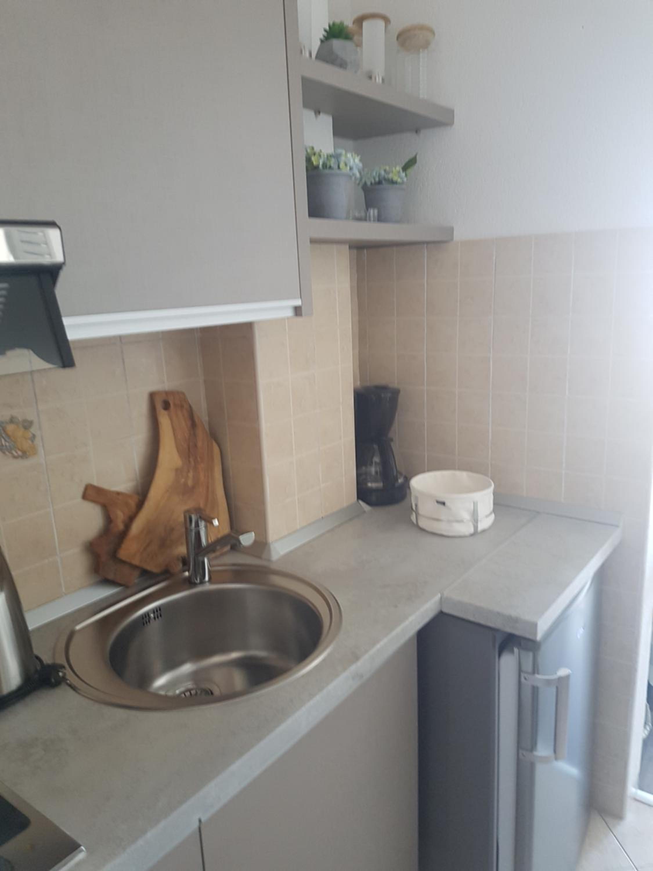 Apartment with Sea View - Photo 8