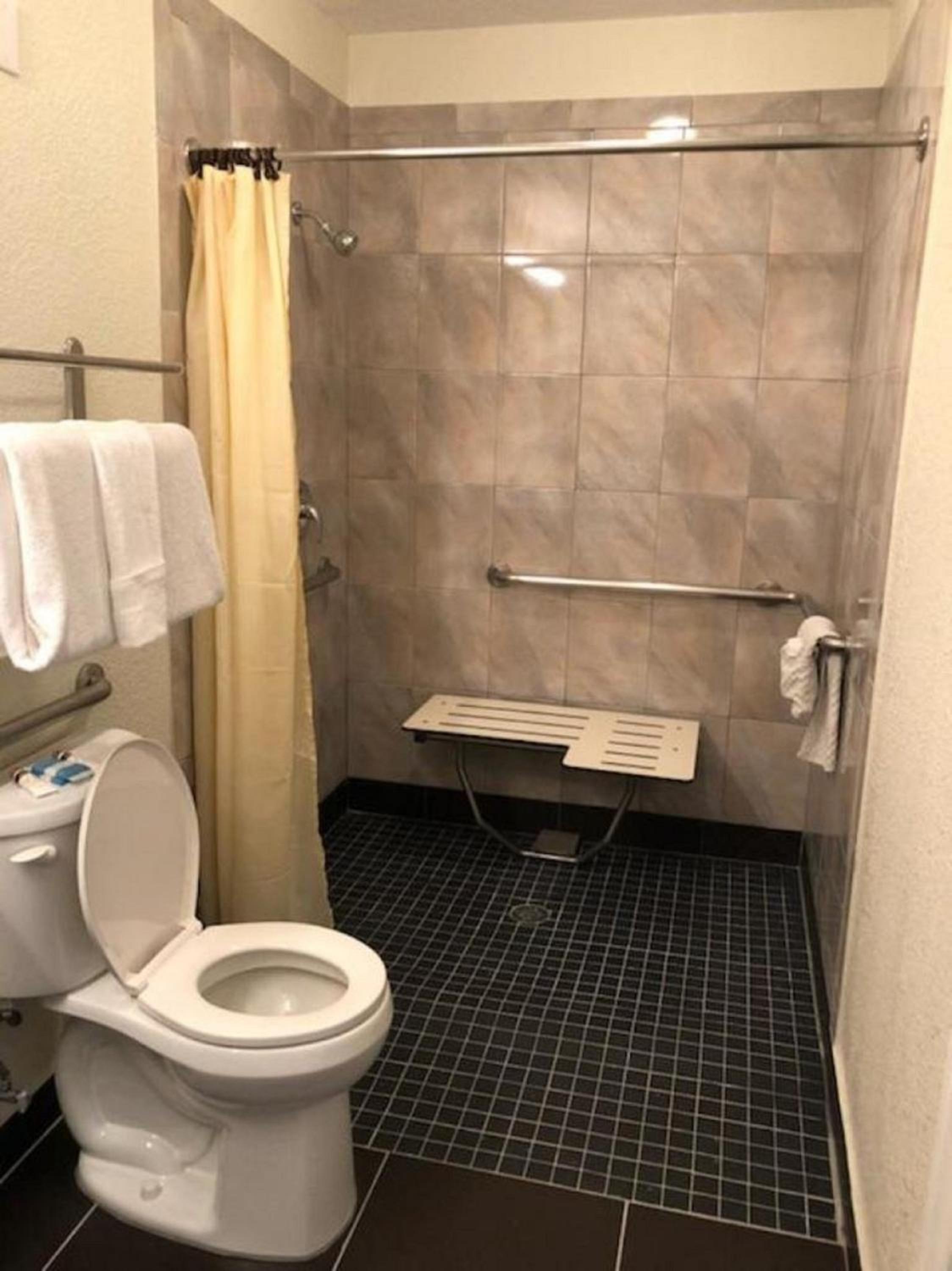 King Room - Disability Access - Photo 7