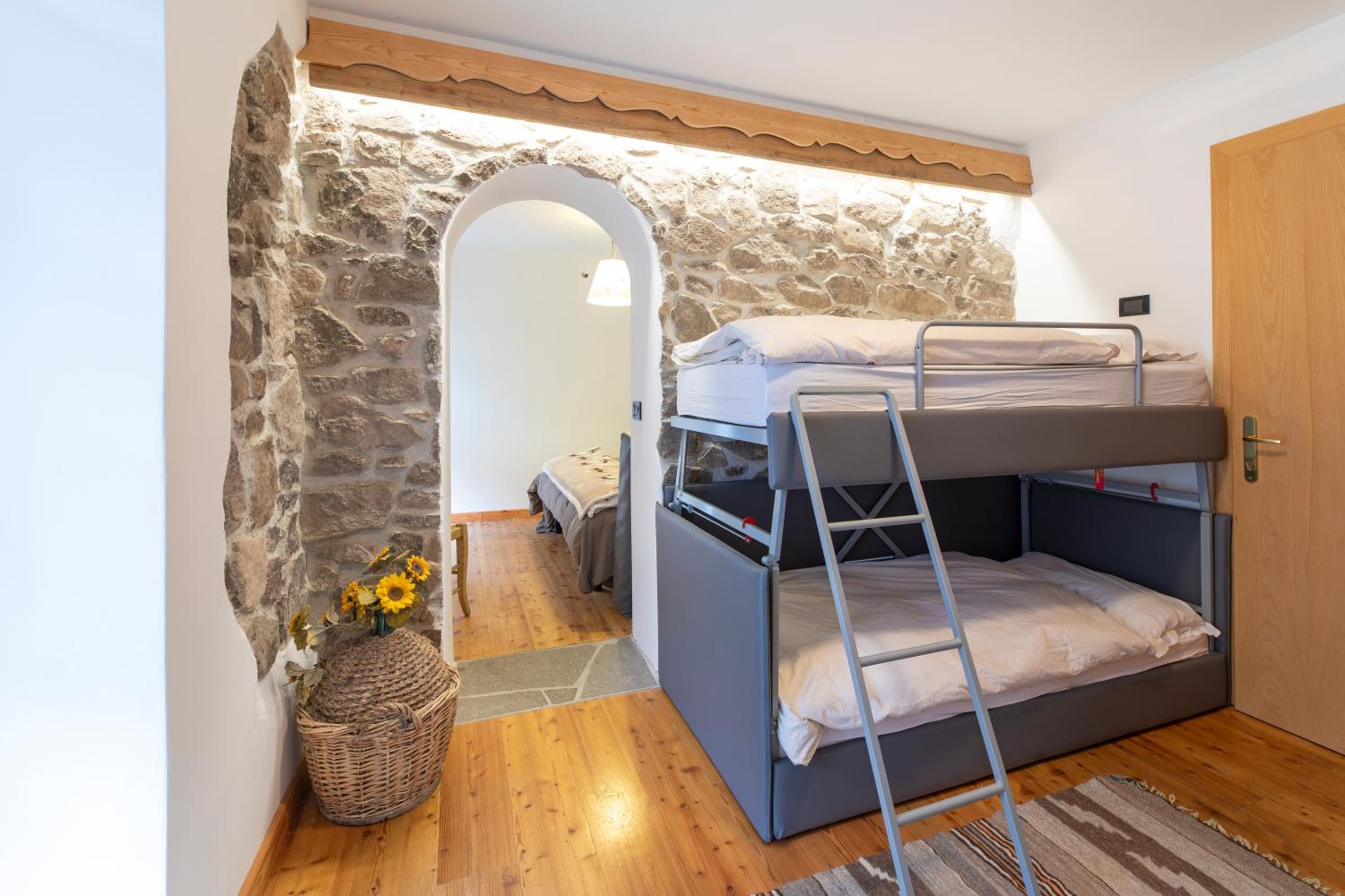Superior Quadruple Room With Balcony - Photo 13
