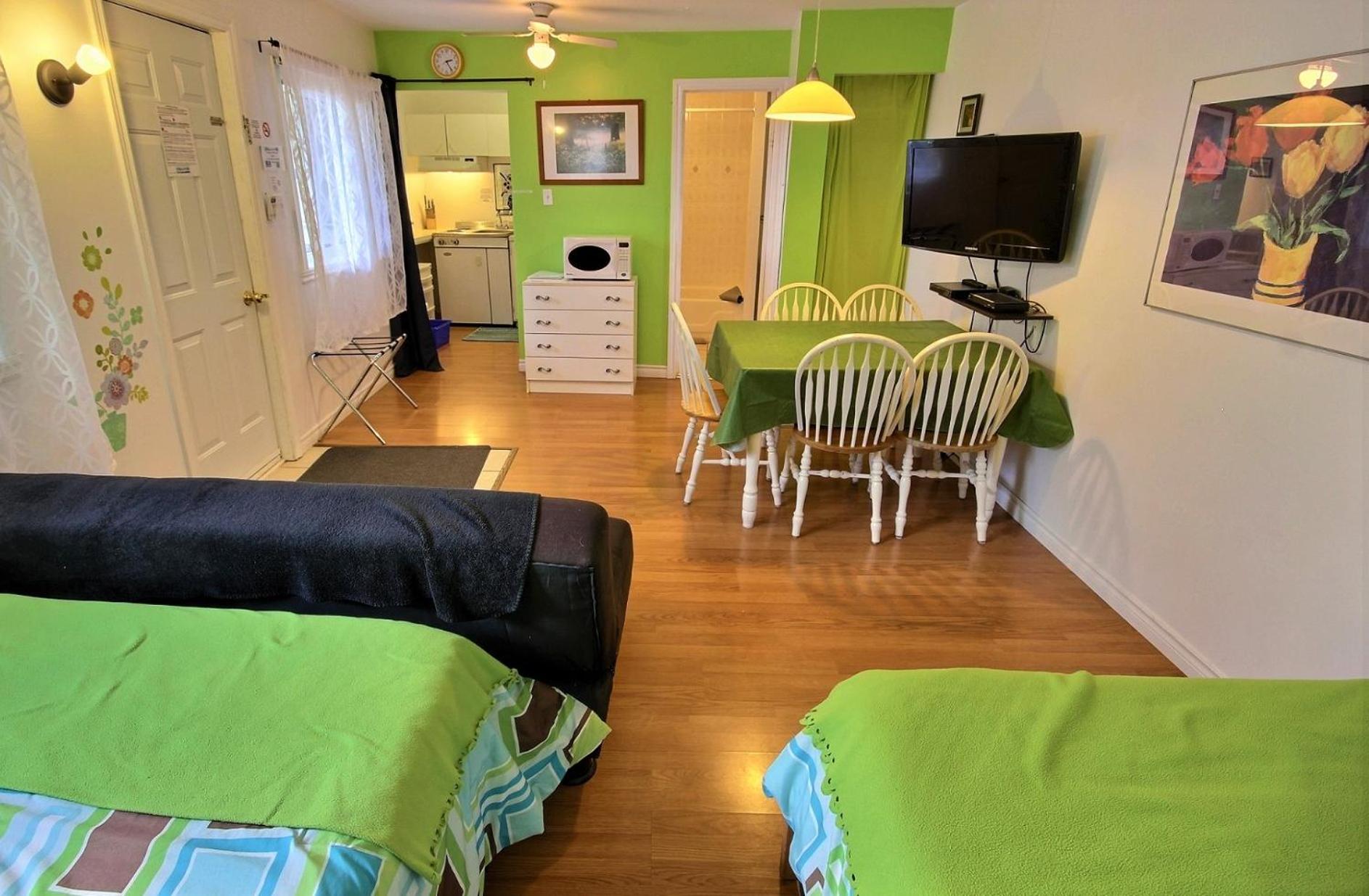 Studio with 2 Doubles Beds and Kitchenette photo 1