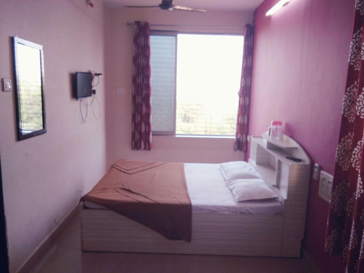 Budget Double Room - Photo 1