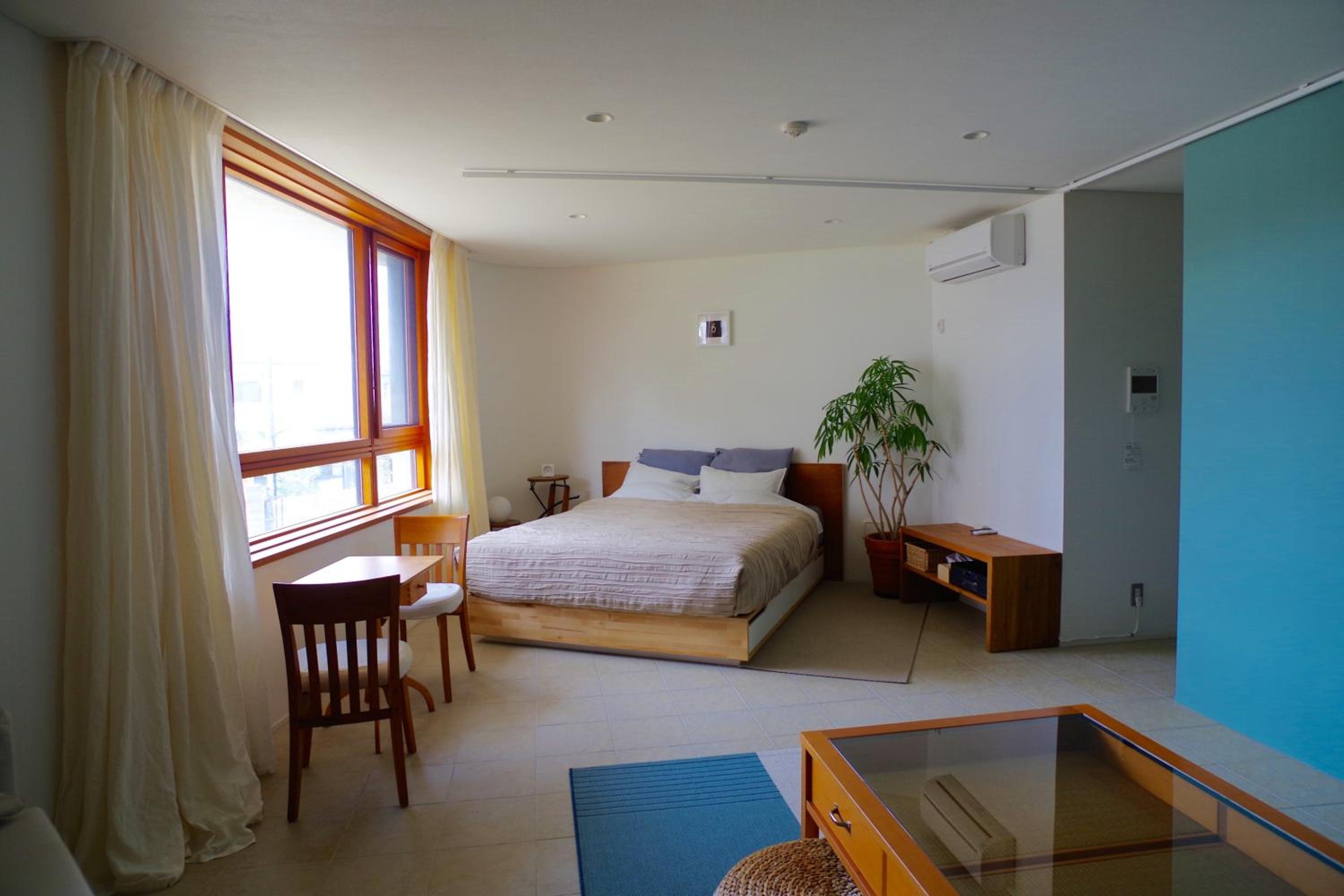 Studio Apartment with Train View 2F - Photo 2