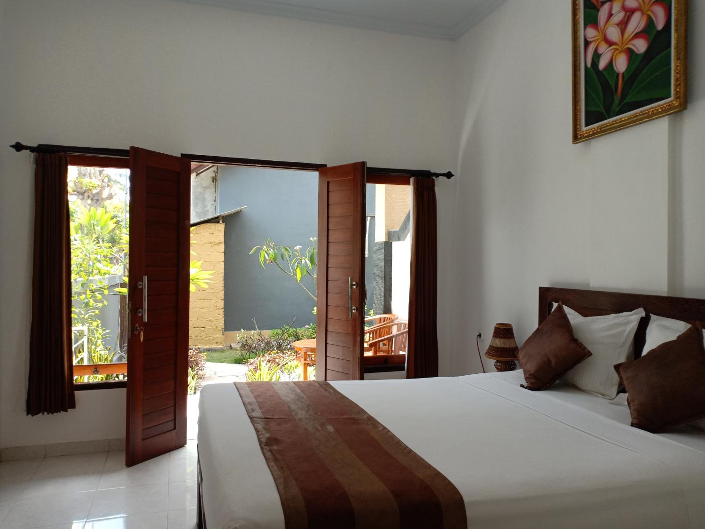 Standard Double Room with Garden View