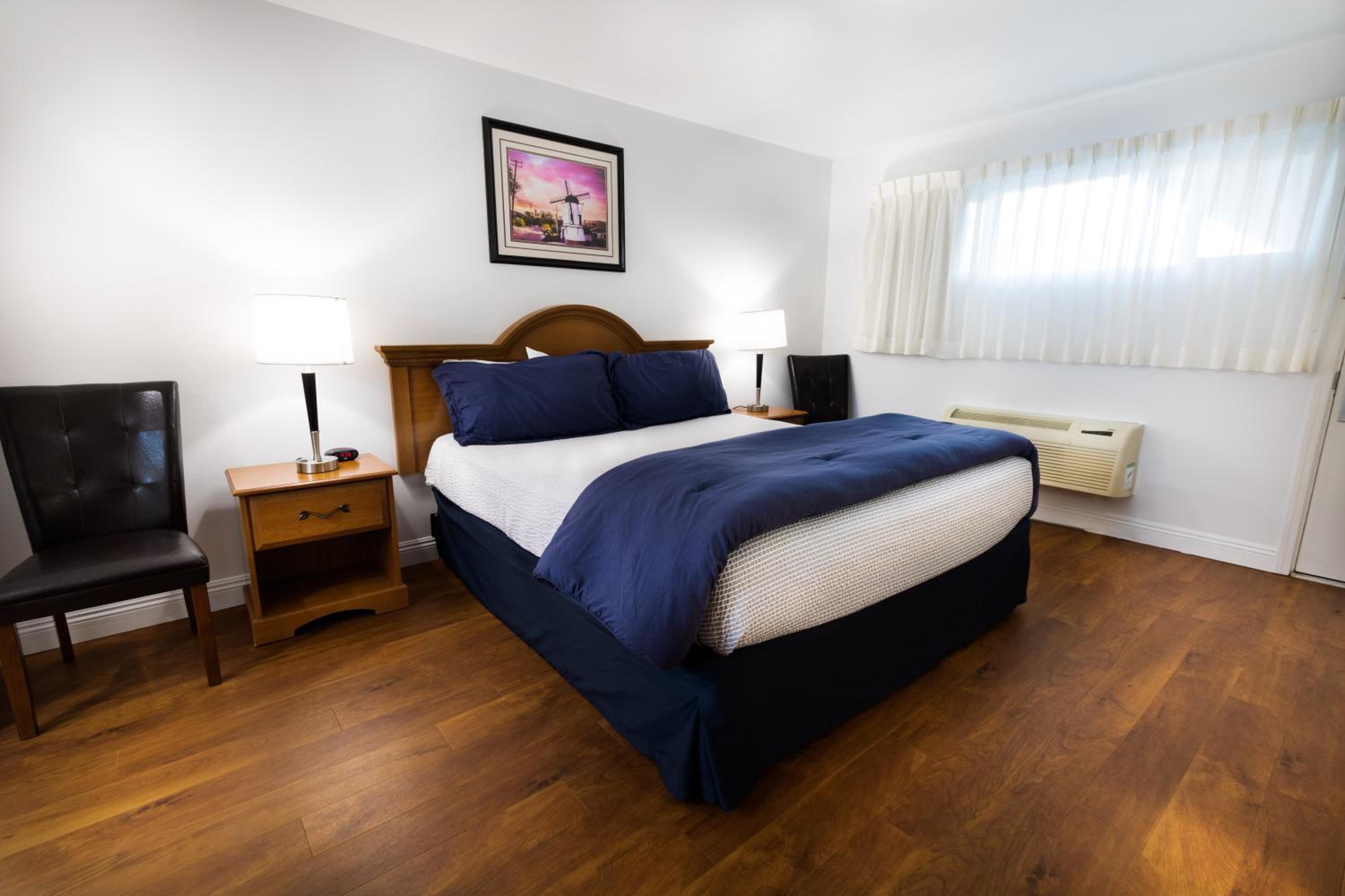 Standard King Room (Ground Level) - Photo 9