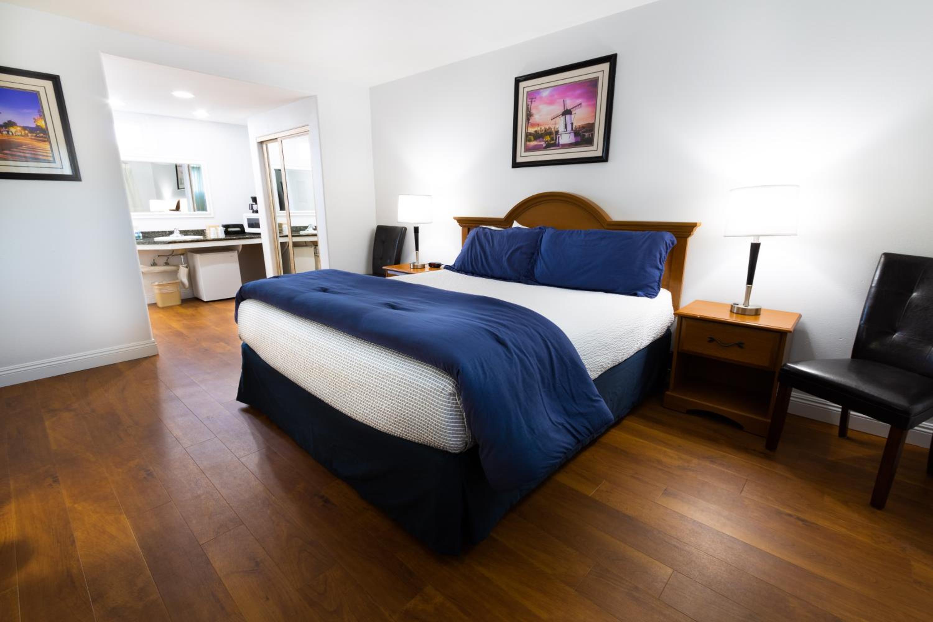 Standard King Room (Ground Level) - Photo 4