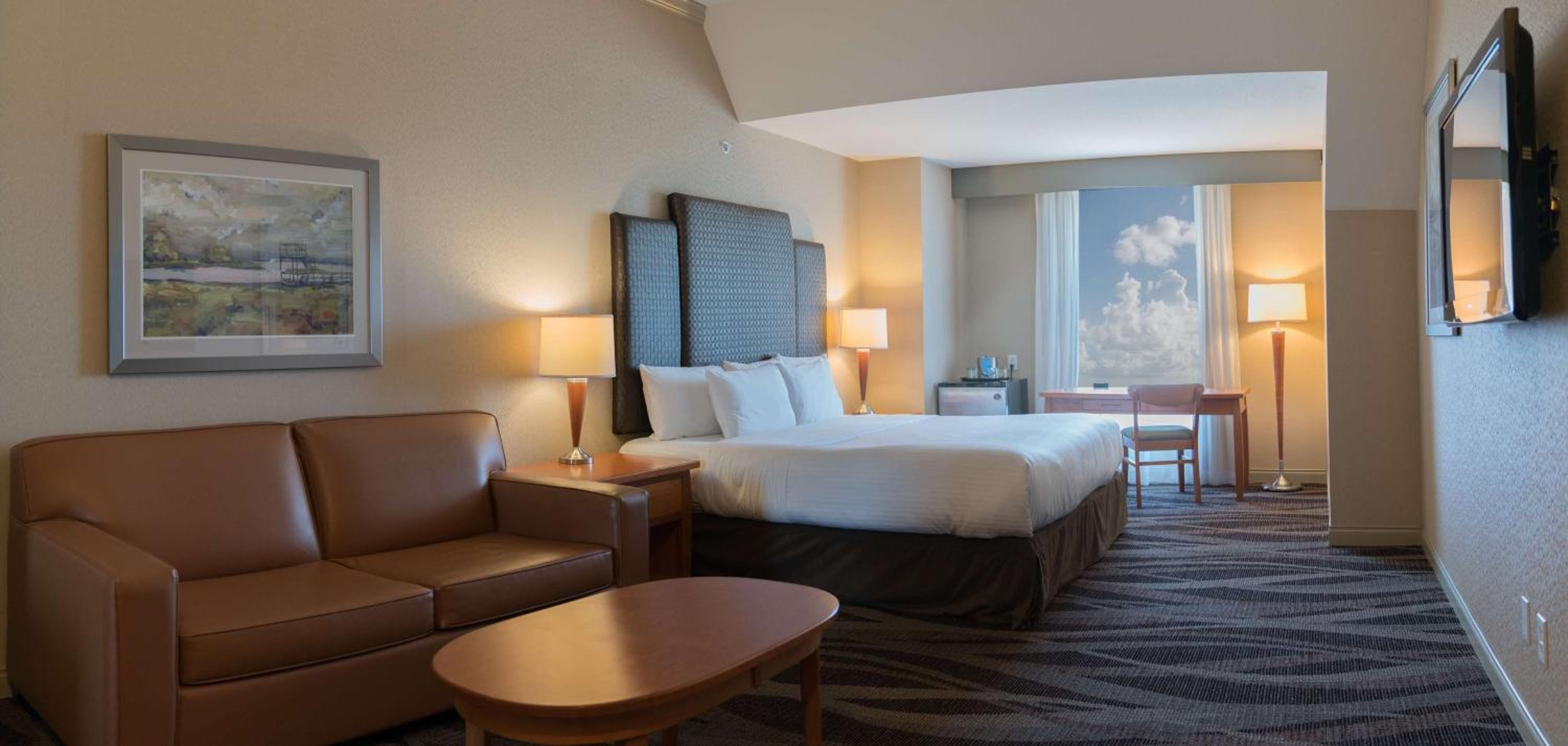 Queen Room with City View and Balcony