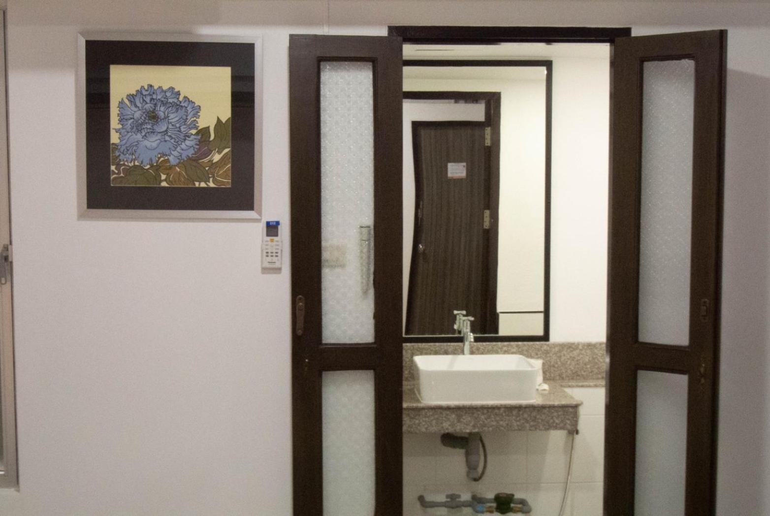 Standard Double Room - Photo 8