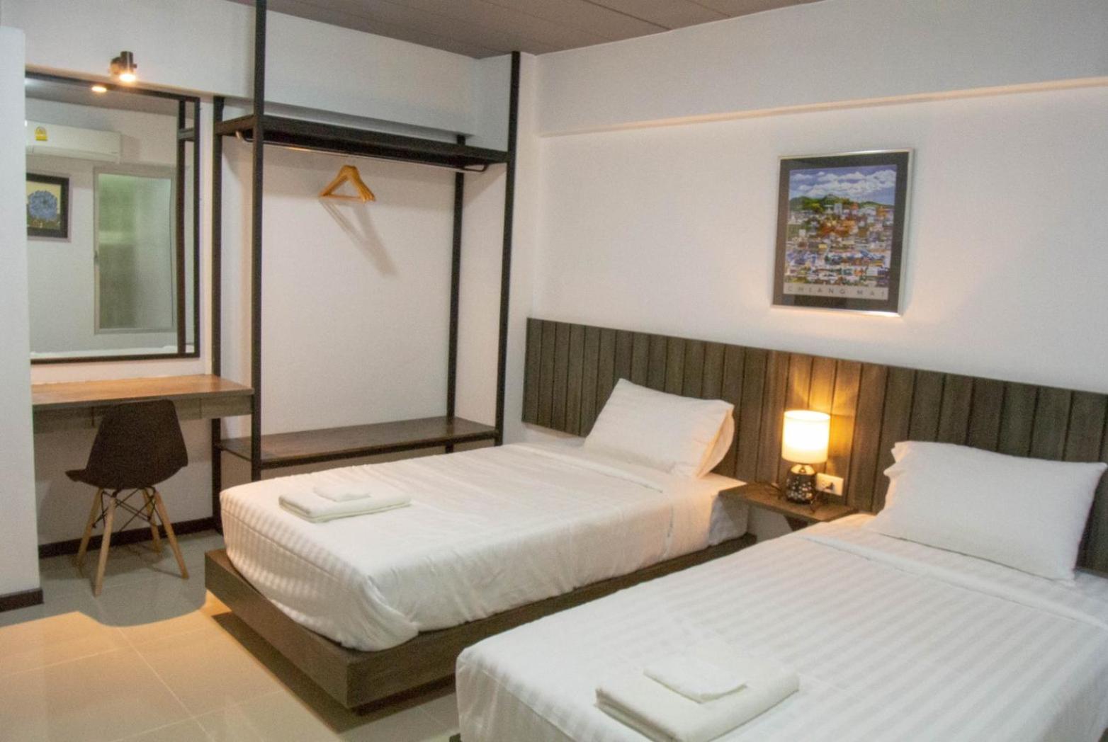 Standard Twin Room - Photo 15