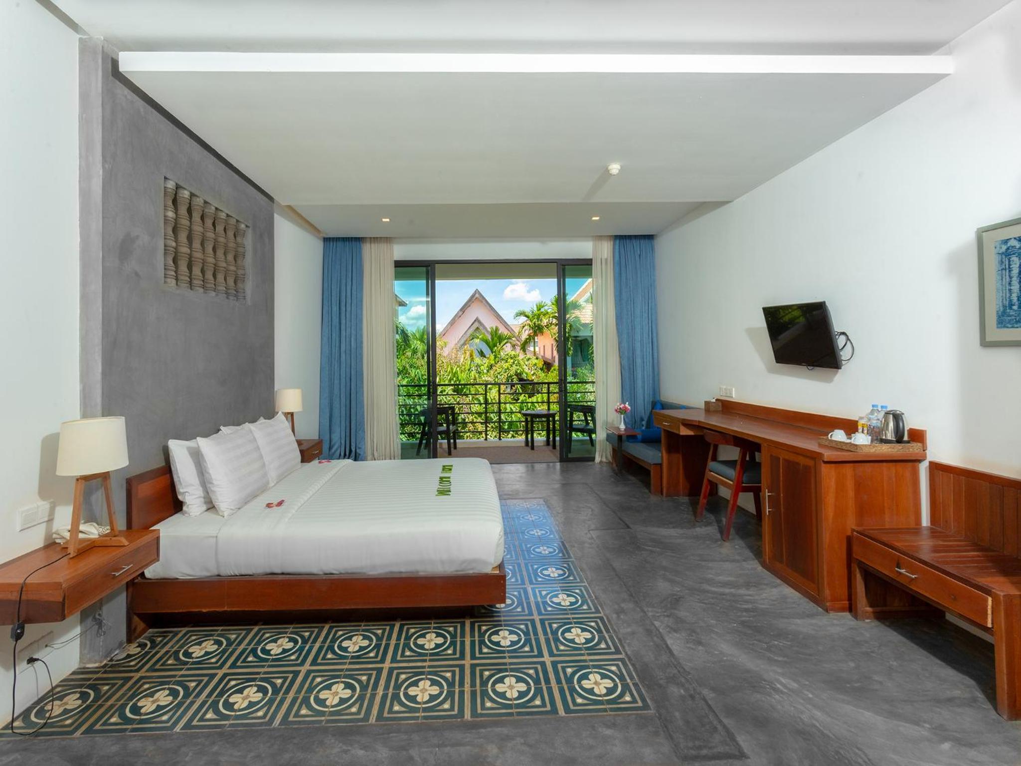 Infinity Pool View Signature Suite