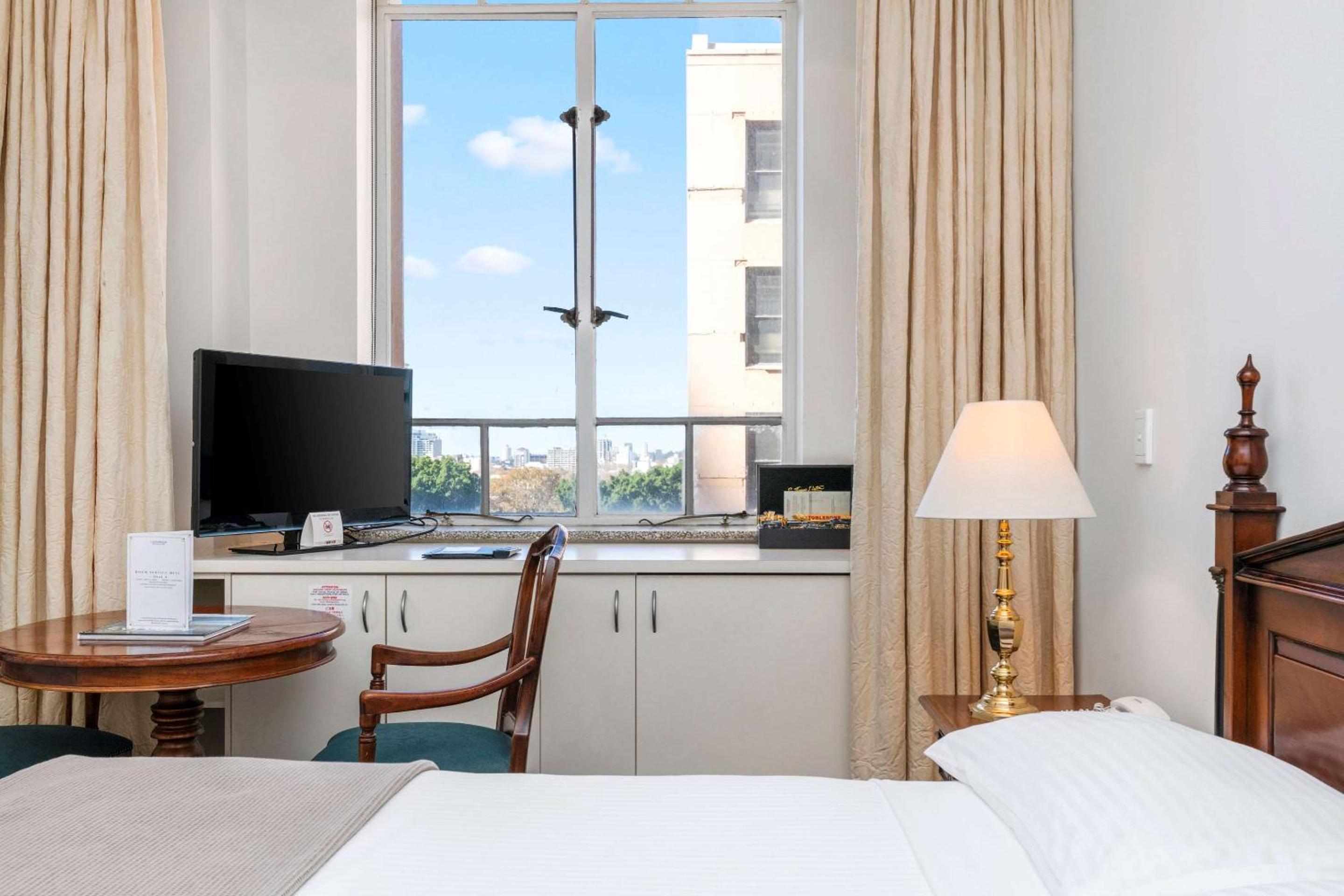 Deluxe Queen Room - Free Wifi