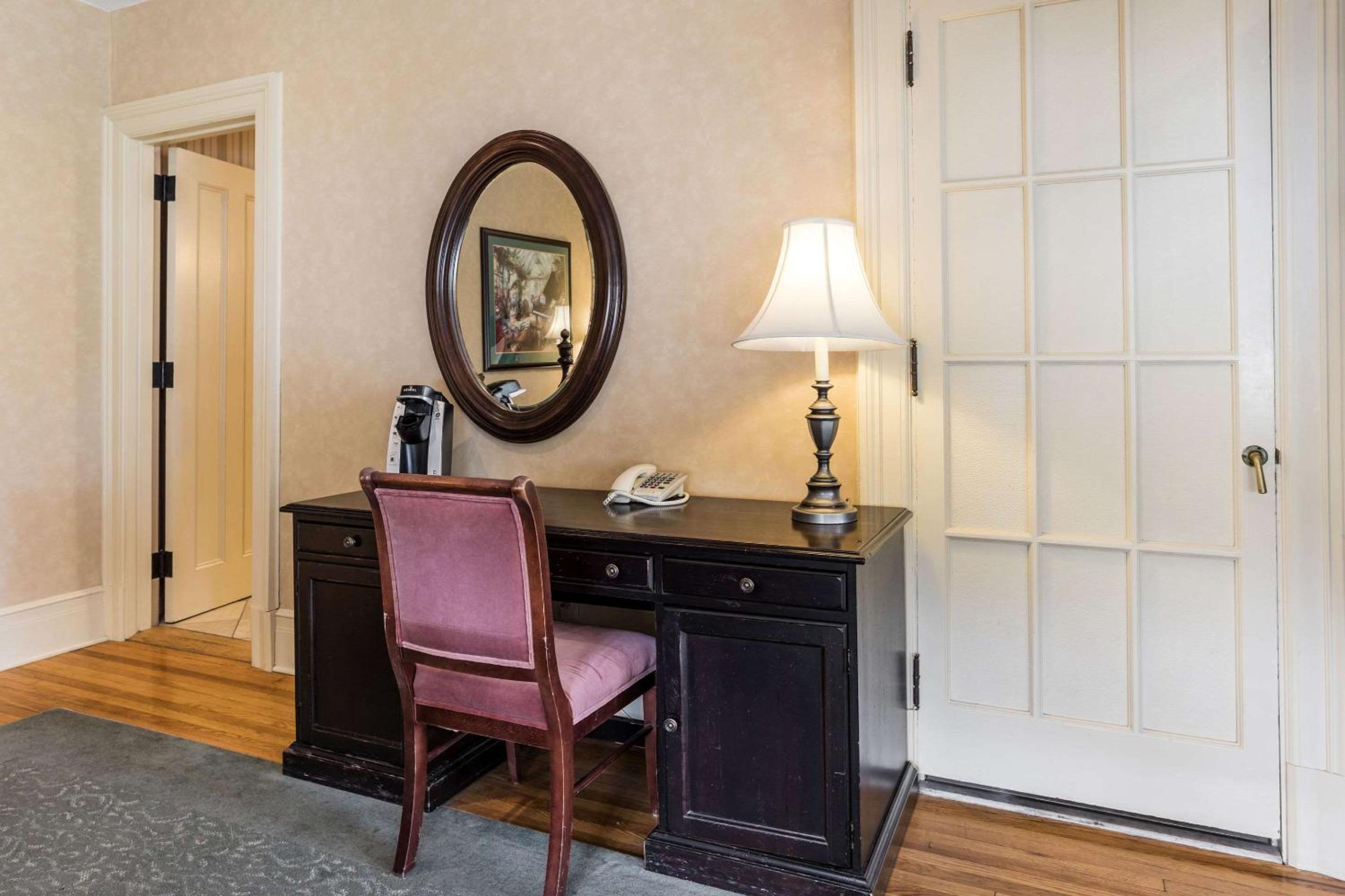 King Suite with Balcony - Non-Smoking - Photo 2