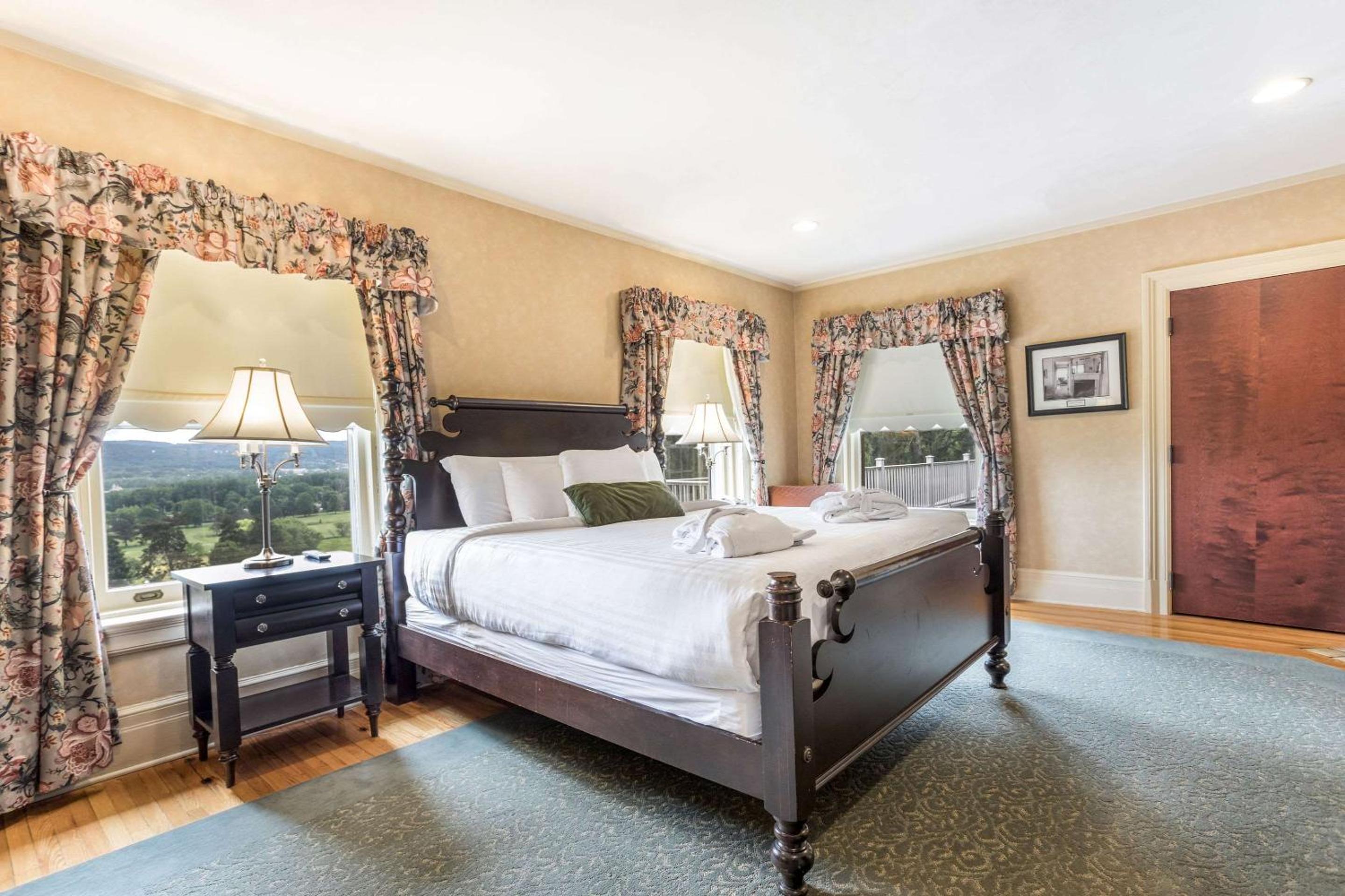 Historical King Suite - Non-Smoking - Photo 1