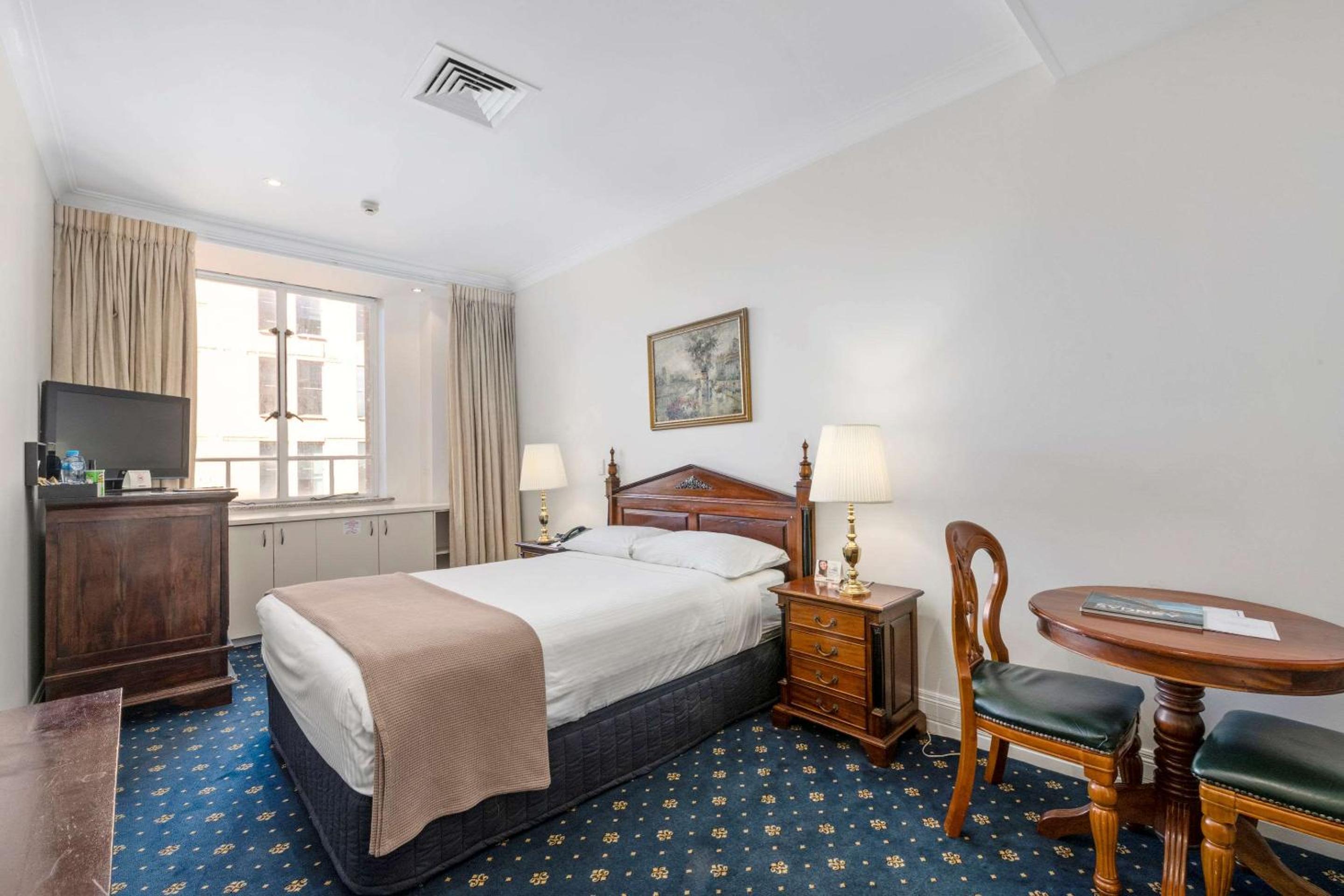 Deluxe Queen Room - Free Wifi