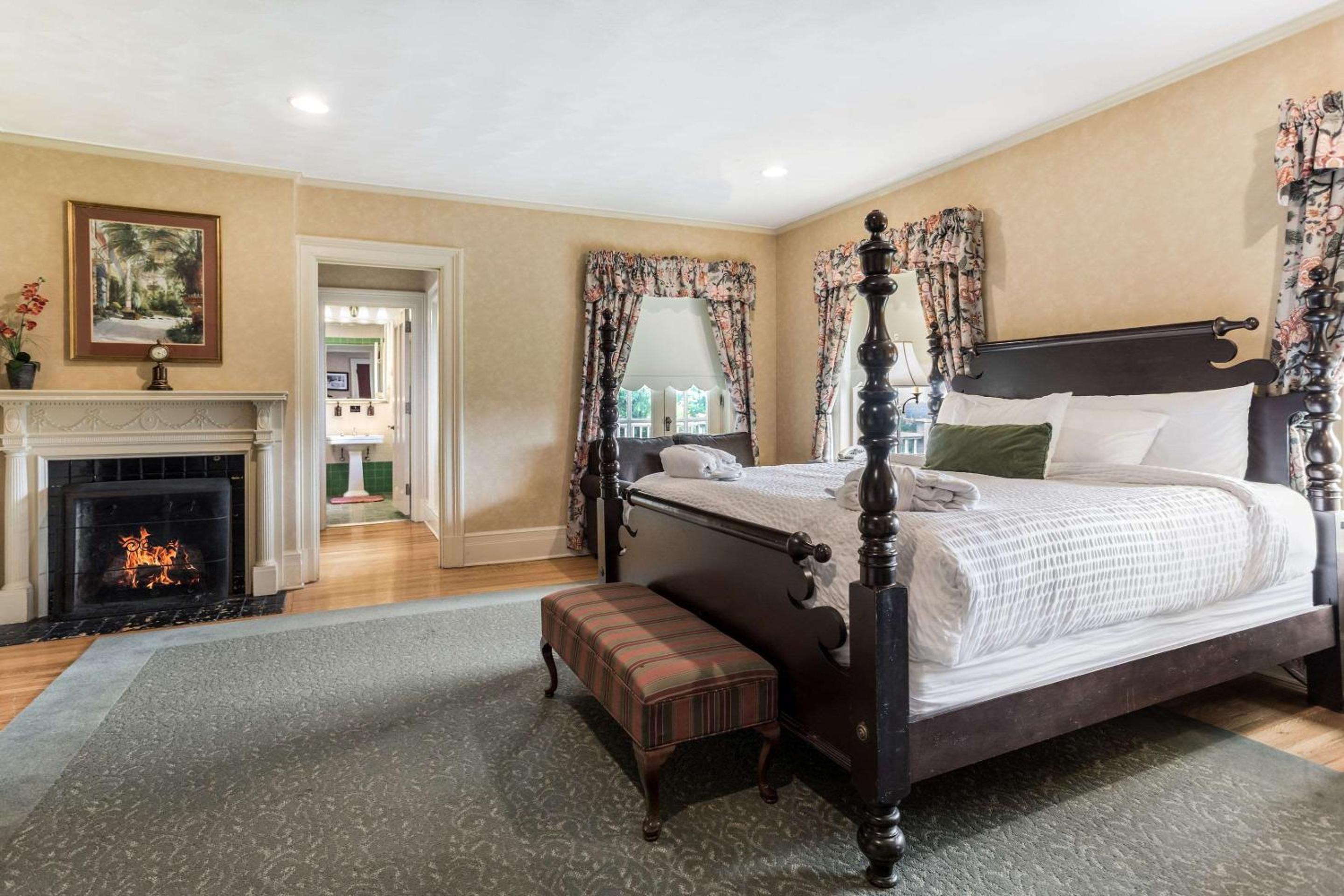 King Suite with Terrace - Non-Smoking photo 1