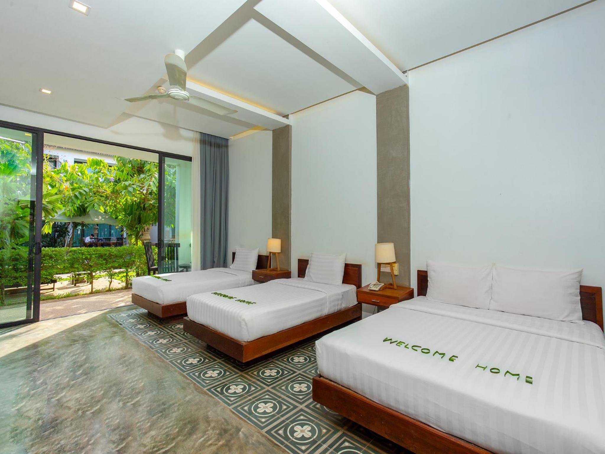 Infinity Poolside Family Suite
