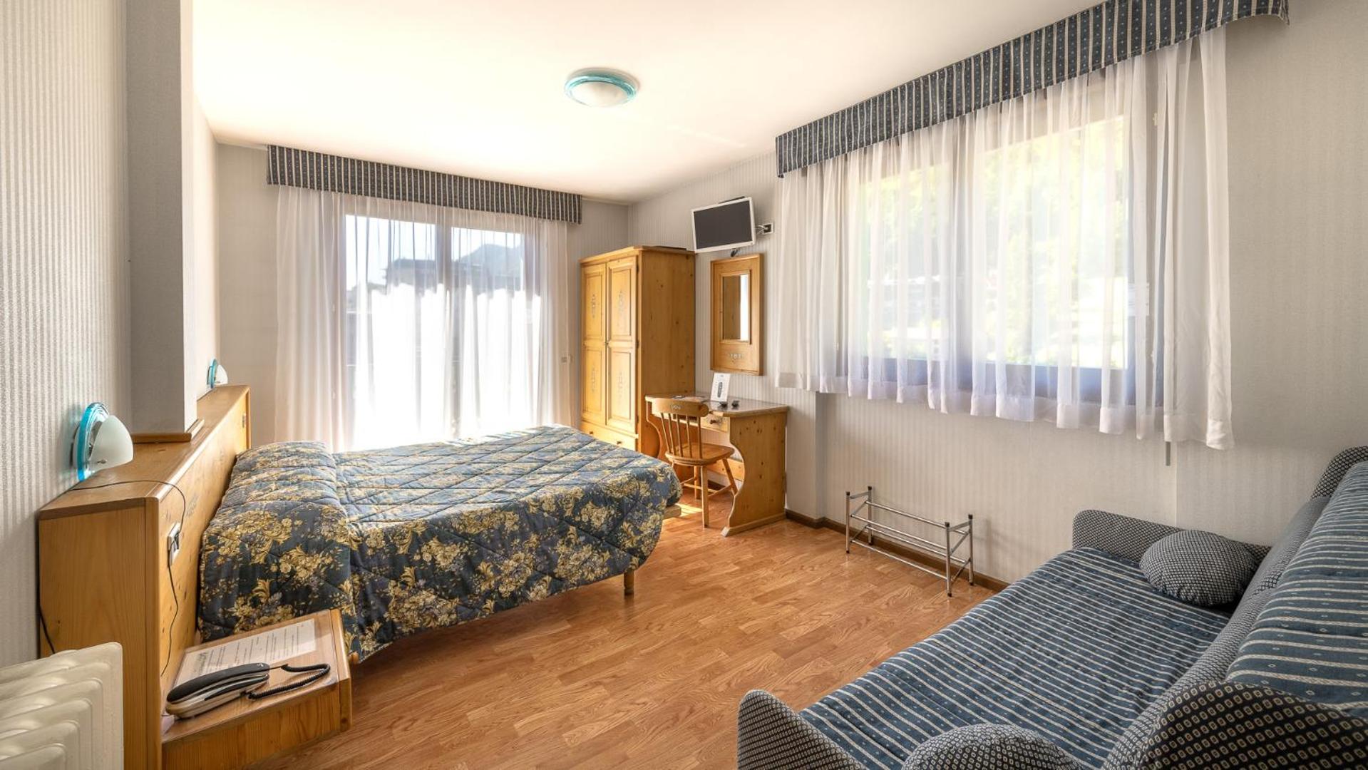 Classic Triple Room photo 2