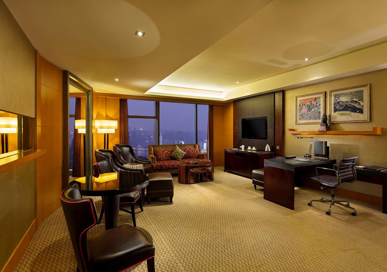Deluxe Suite - Photo 10