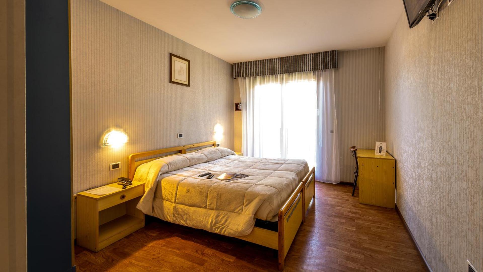 Standard Double or Twin Room photo 2