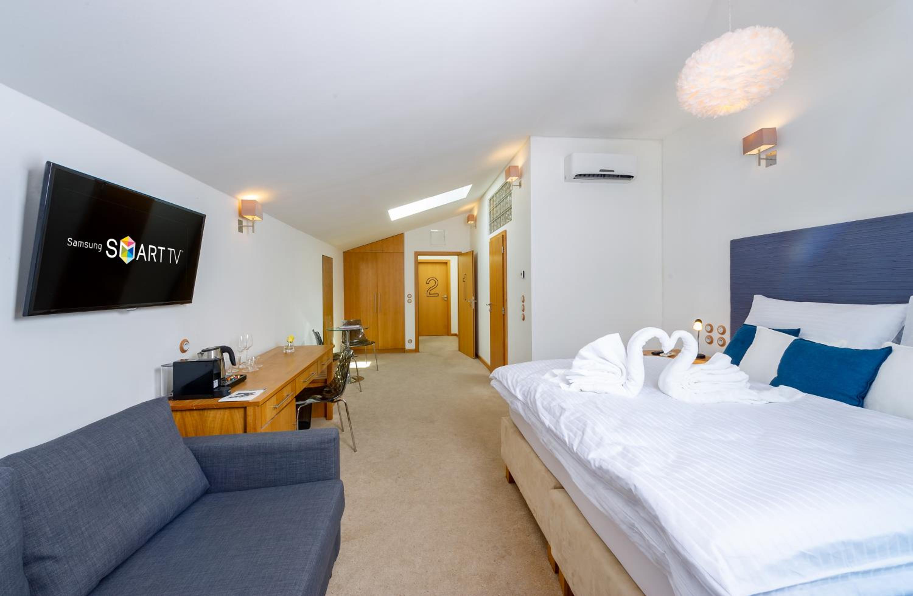 One-Bedroom Apartment - Photo 6