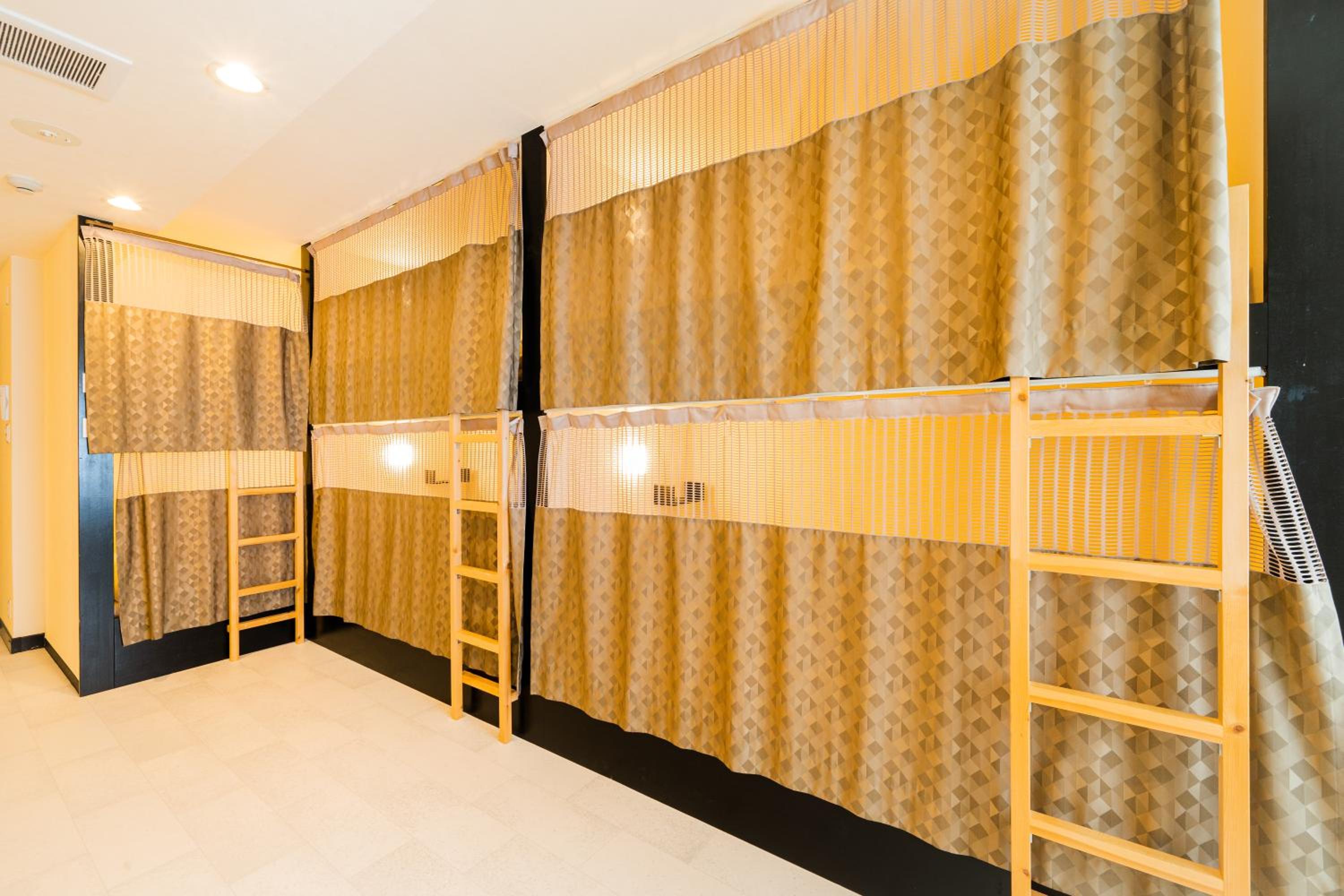Bunk Bed in 6-Bed Mixed Dormitory Room photo 3