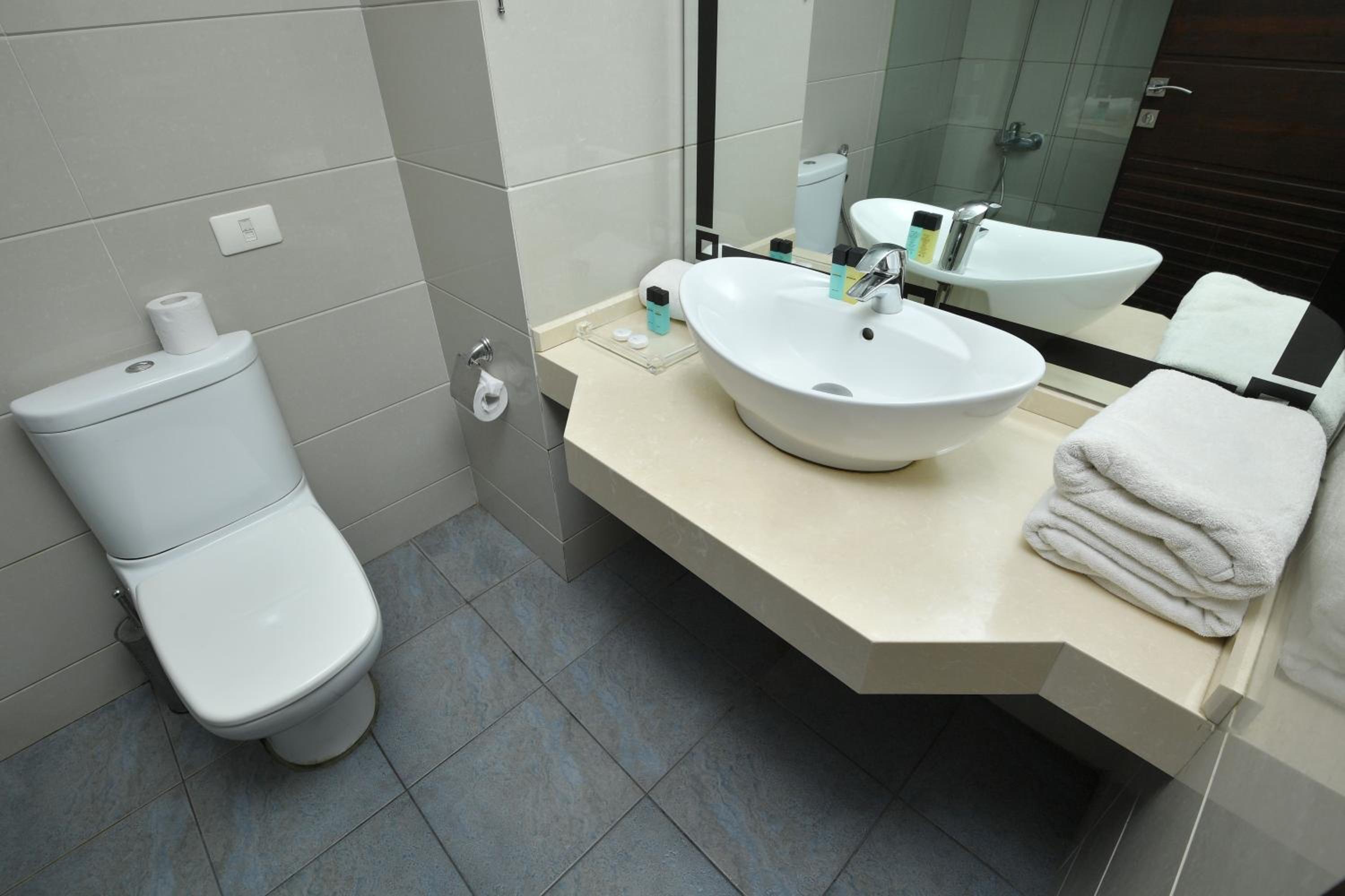 Junior Suite with Sea View - Photo 3