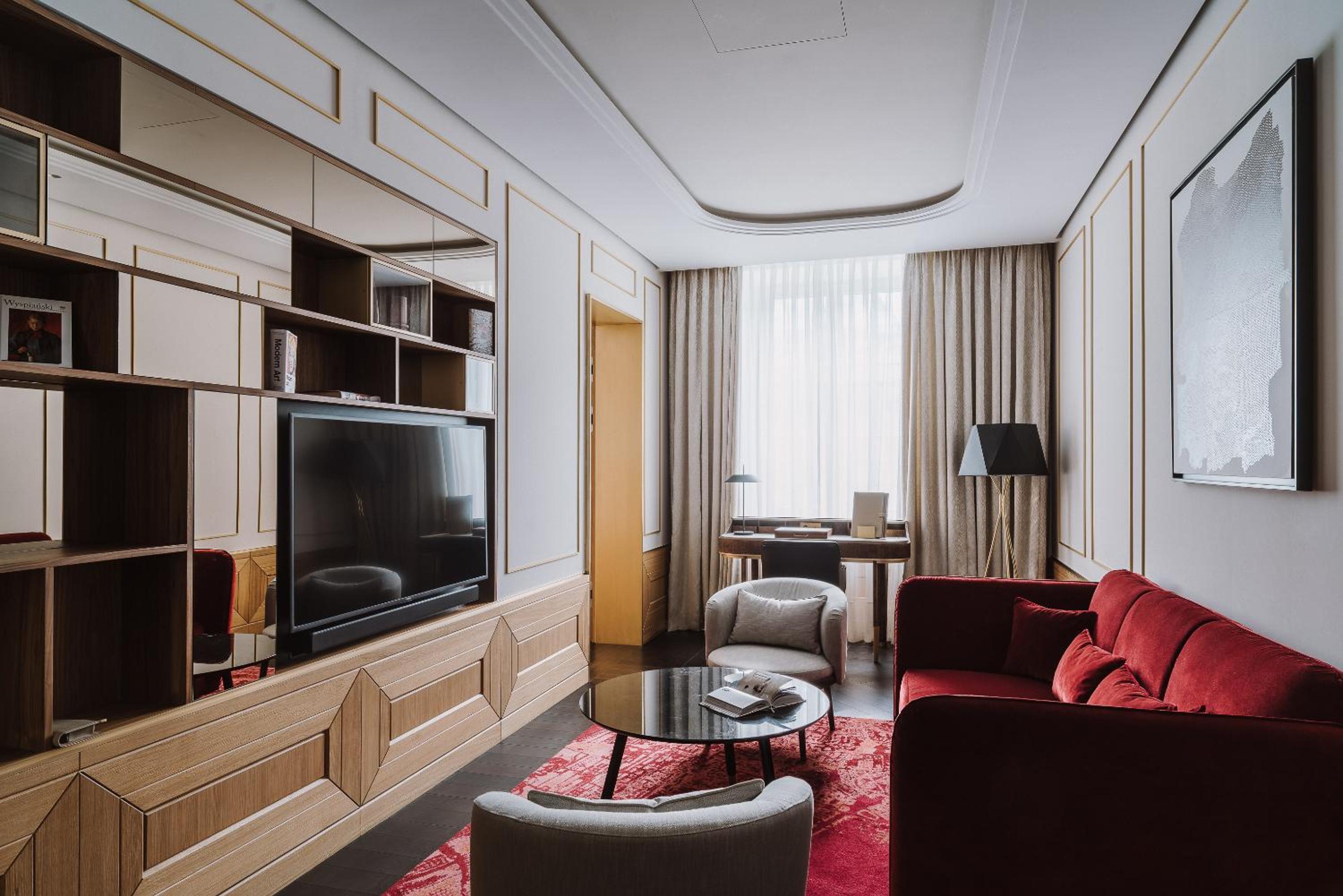 Executive Suite with Two Queen Beds thumbnail 5