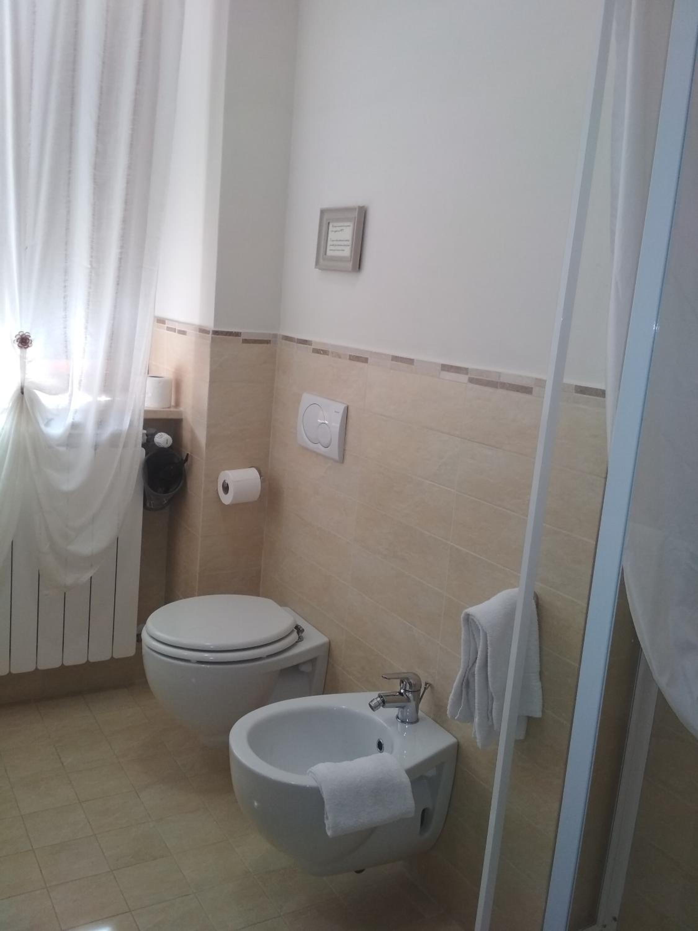 Matrimoniale con bagno al piano inferiore - Photo 11