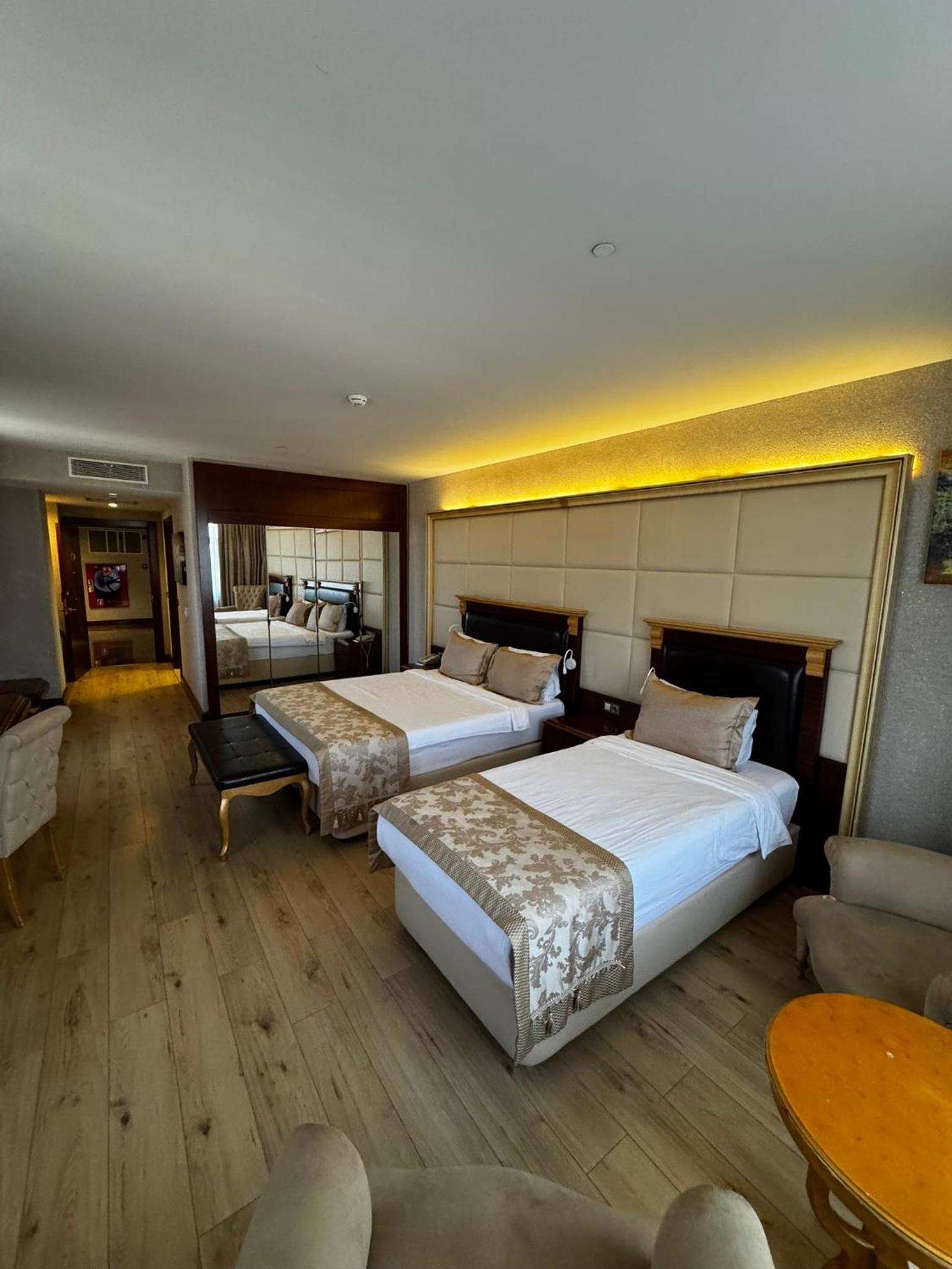 מלון וינדהאם בטומי — Superior Triple Room