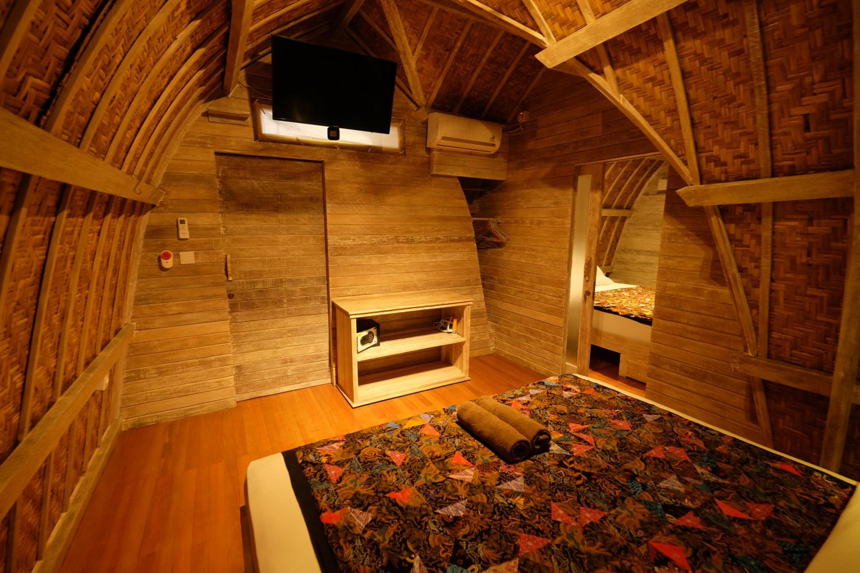 Villa with Private Pool - Photo 33