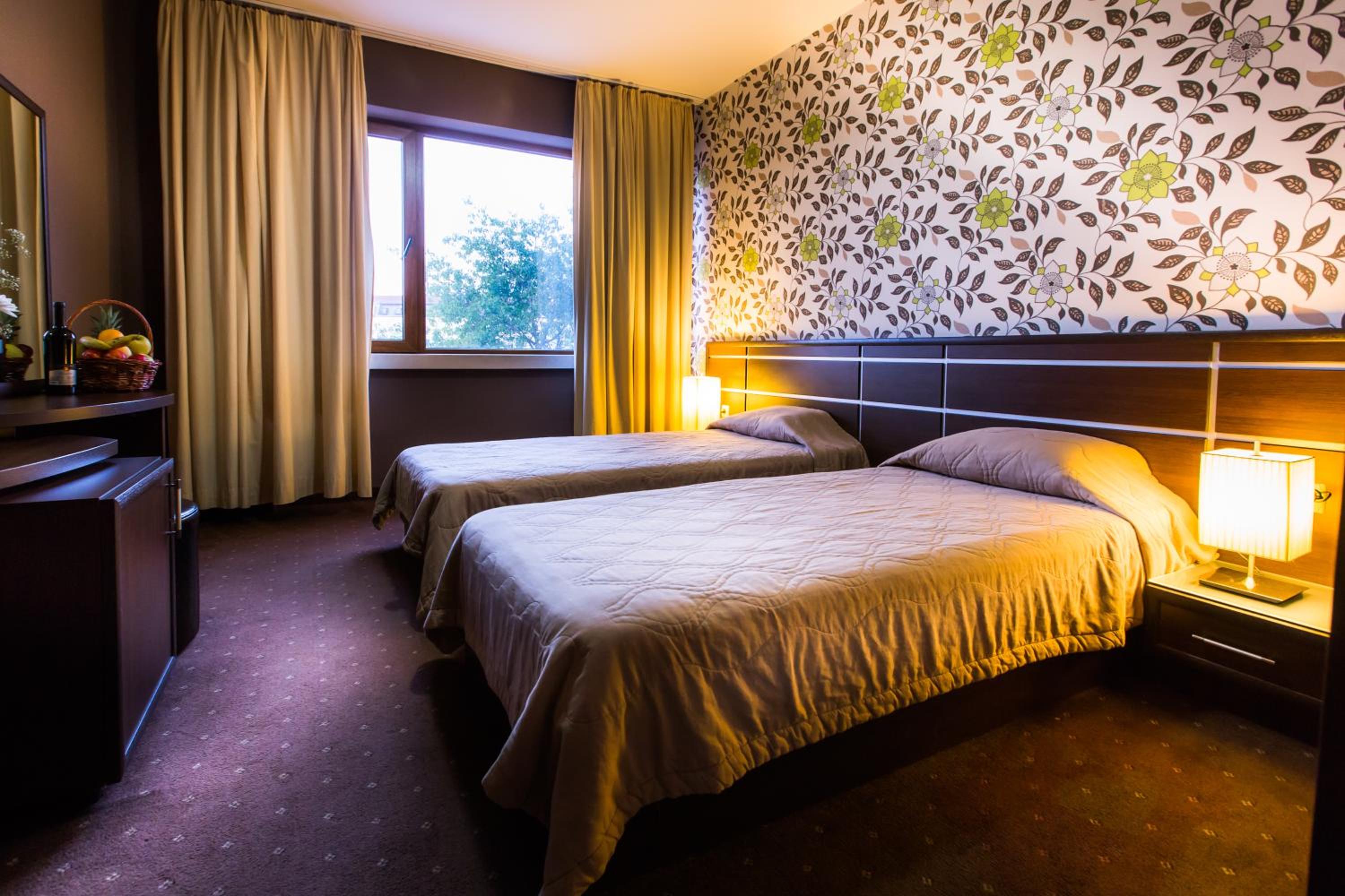 Standard Twin Room - Photo 1