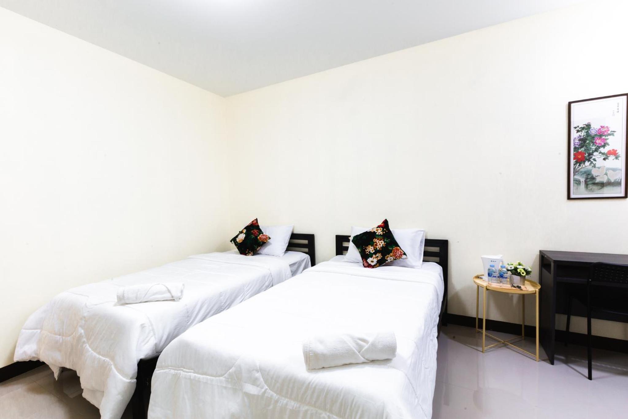 Studio Apartment photo 2