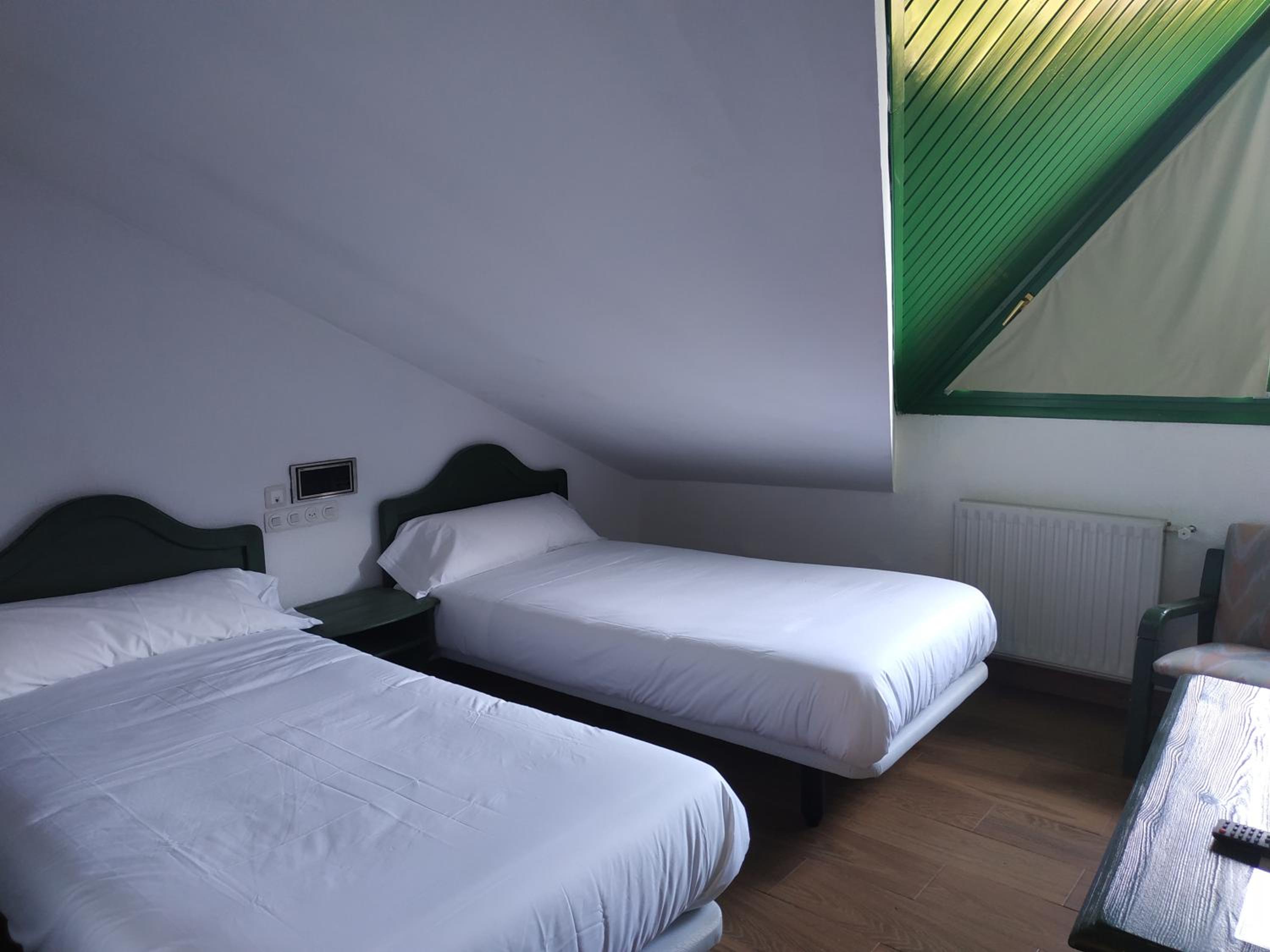 Standard Double Room - Photo 5