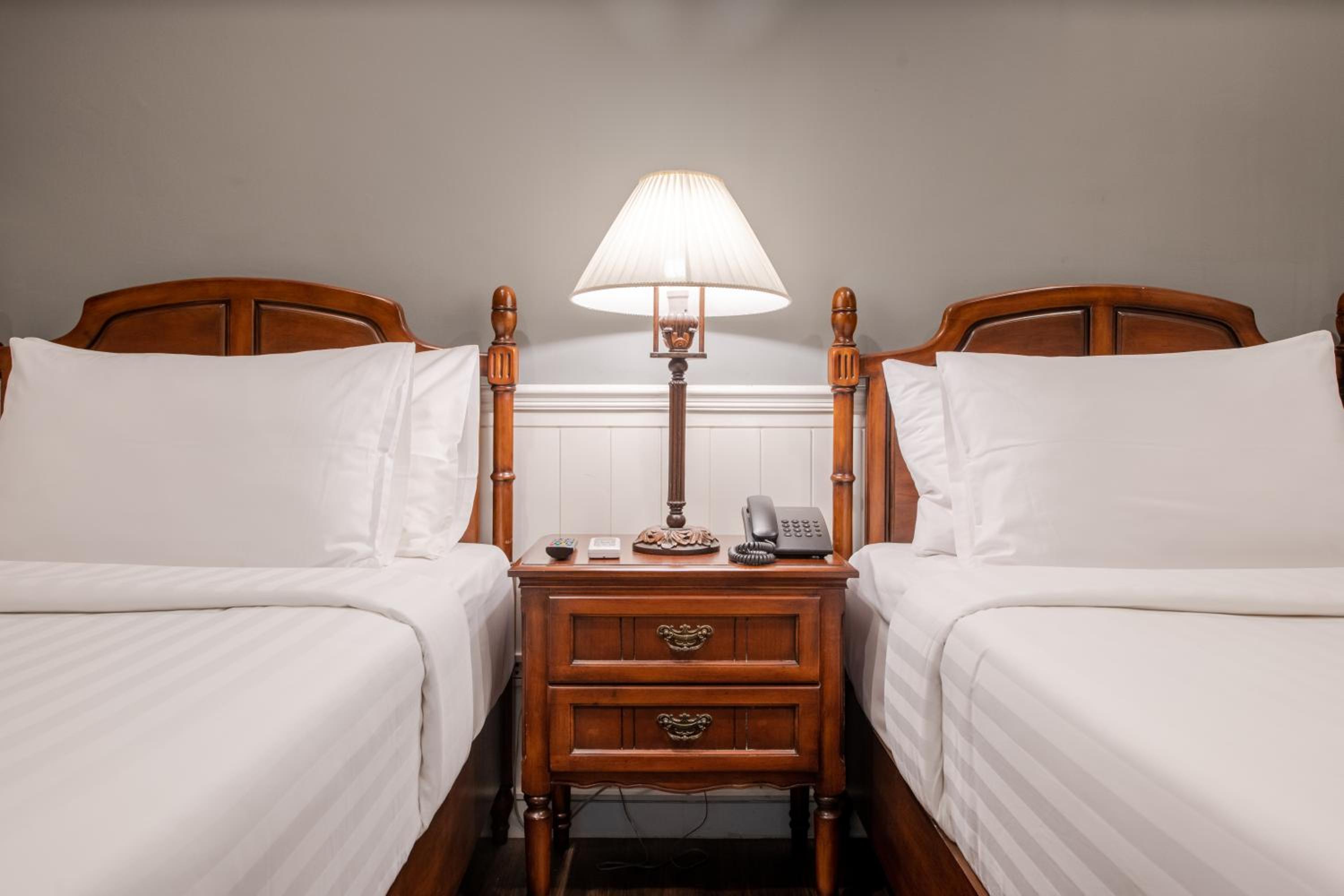 Deluxe Double or Twin Room (No Window) photo 3