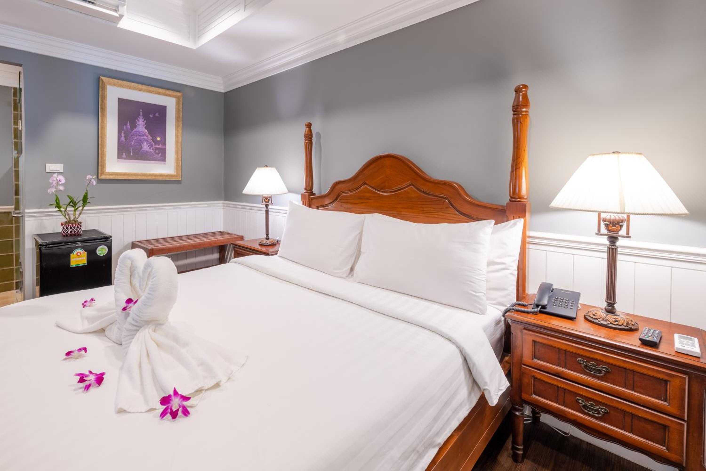 Deluxe Double or Twin Room (No Window) photo 2