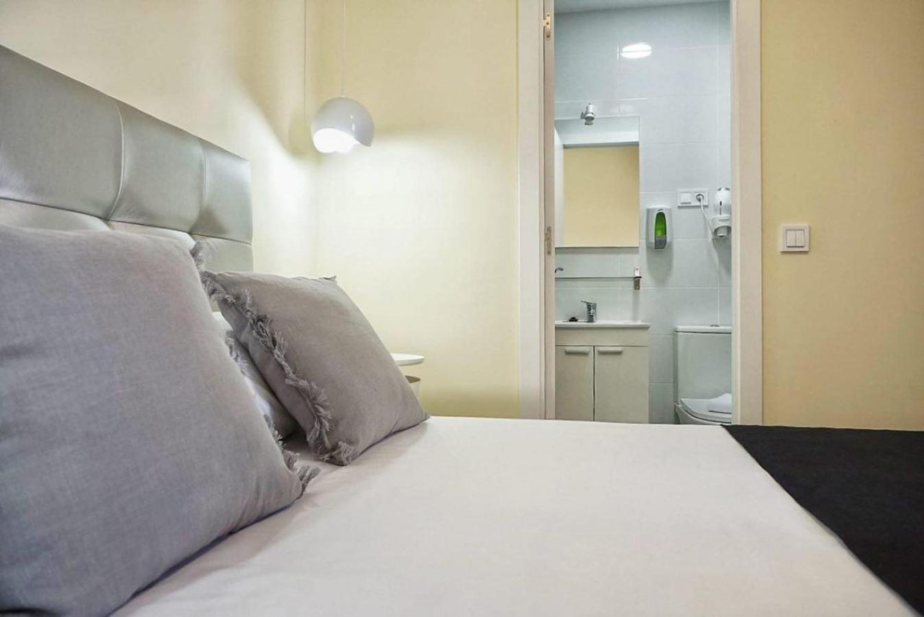 Standard Double Room - Photo 4