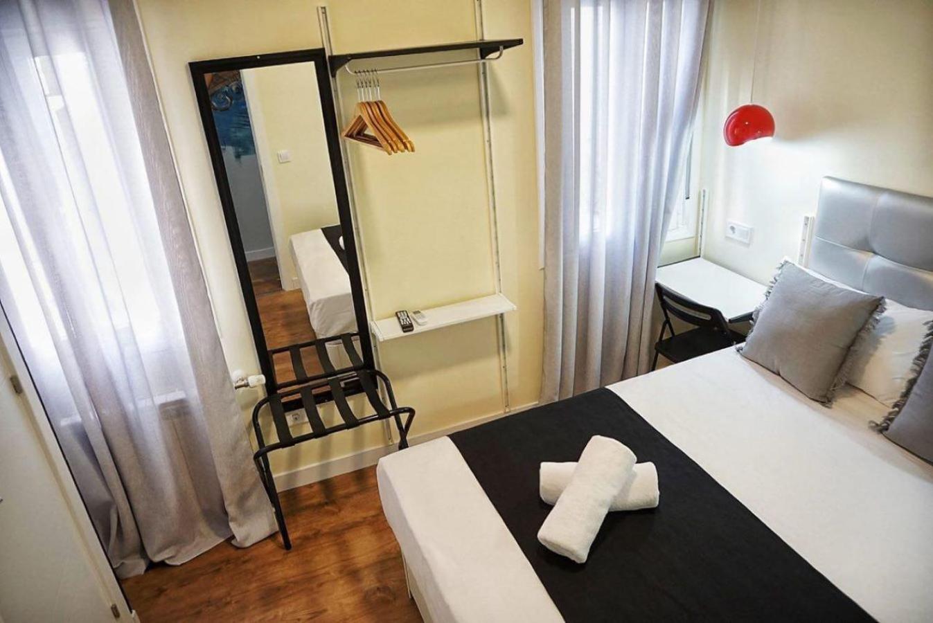 Standard Double Room - Photo 13