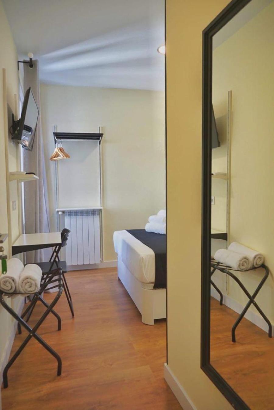Standard Double Room - Photo 5