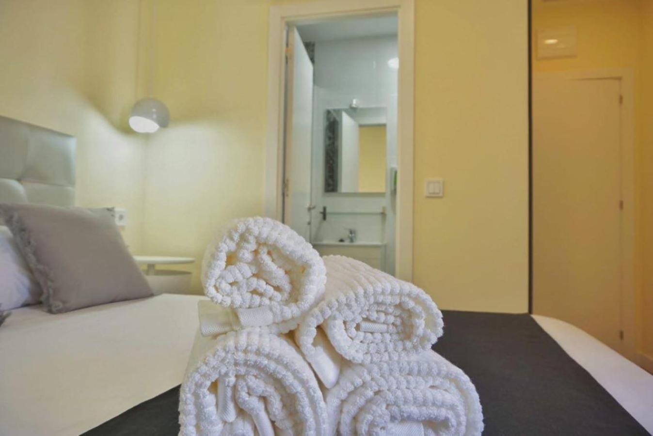 Standard Double Room - Photo 8