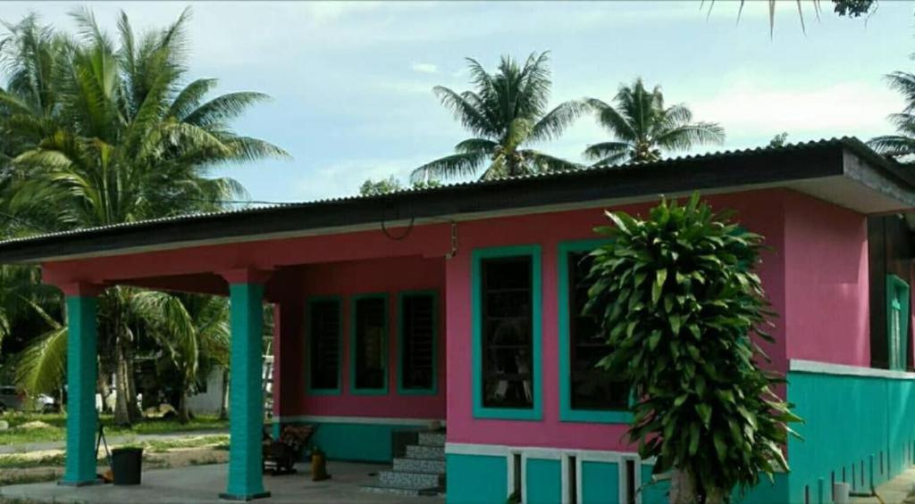 Three-Bedroom House photo 2