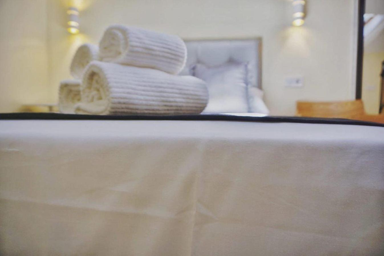 Standard Double Room - Photo 9